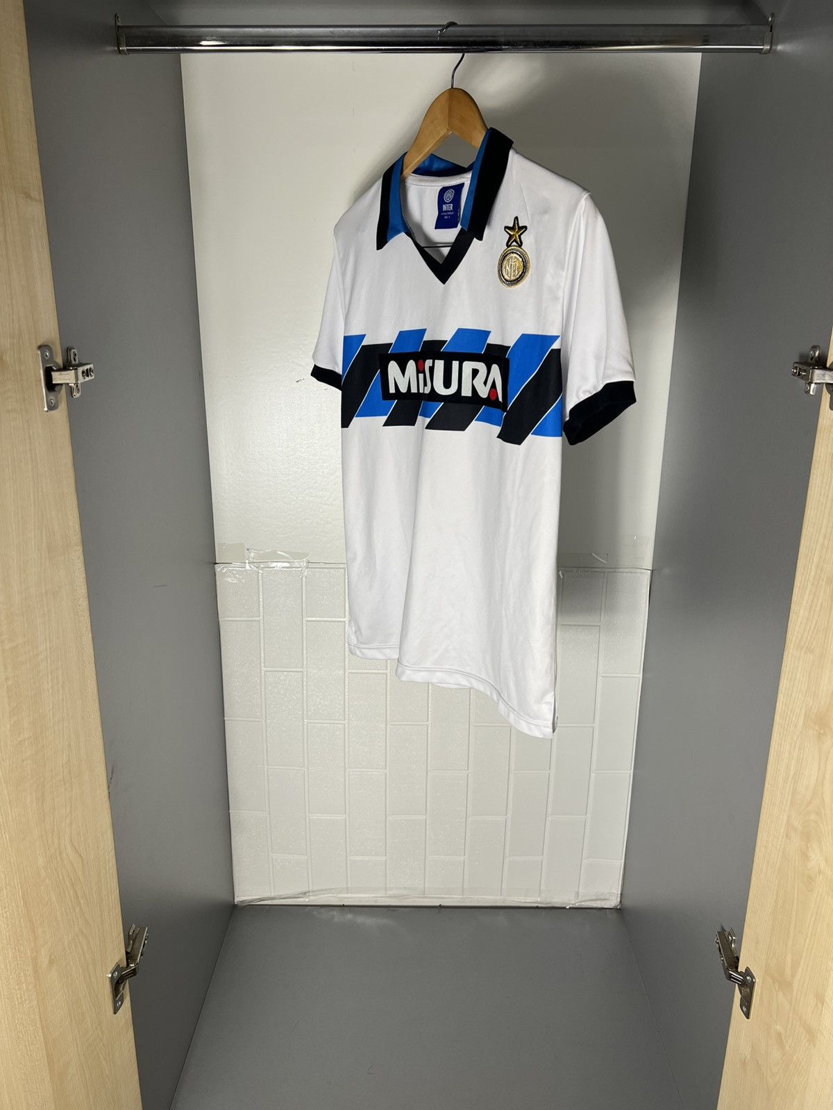 Vintage VERY RARE INTER MILAN ITALY SOCCER JERSEY RETRO BLOKE 90s Size US S / EU 44-46 / 1 - 10 Thumbnail