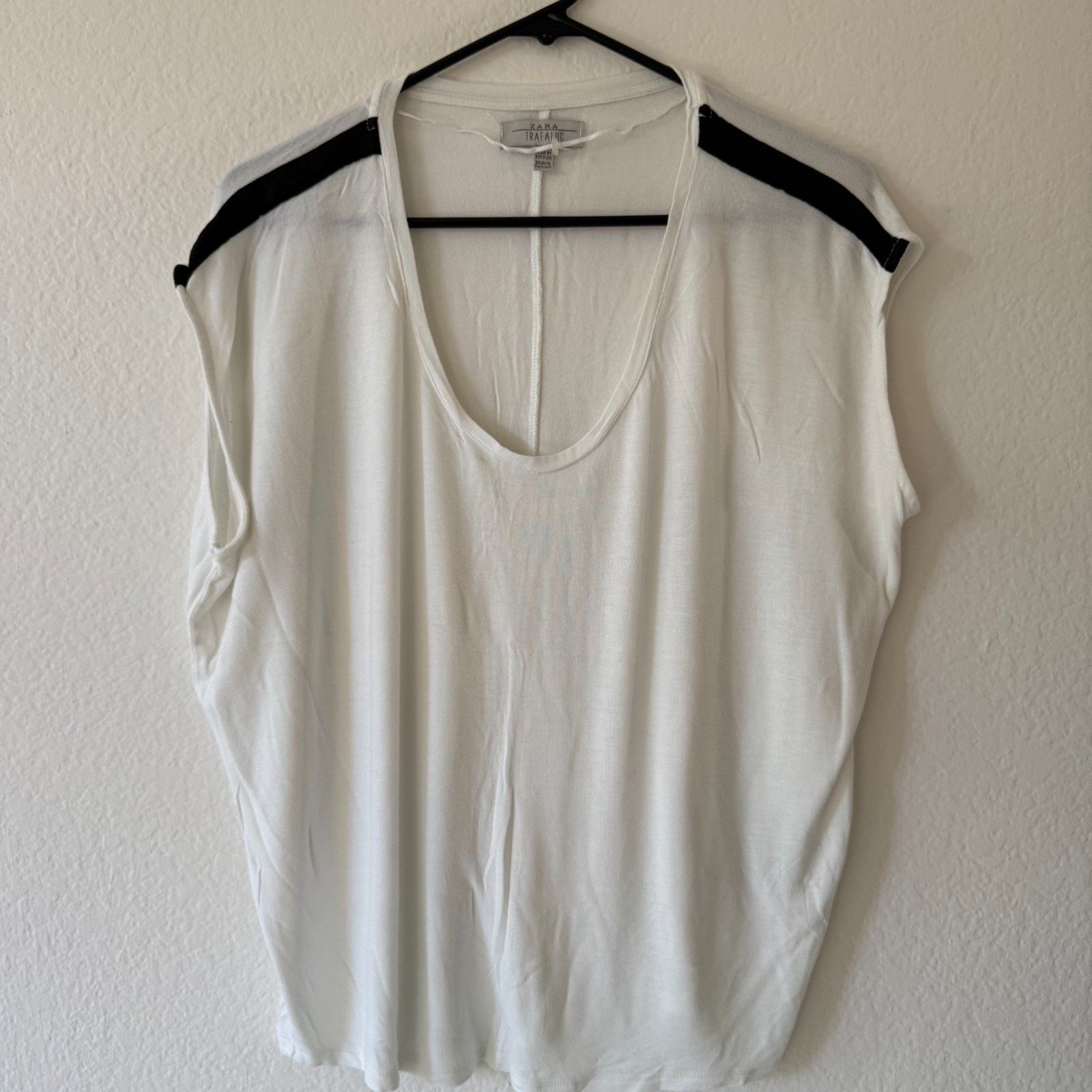 Zara Zara Trafaluc White Scoop Neck Tee Medium Minimalist Size M / US 6-8 / IT 42-44 - 1 Thumbnail
