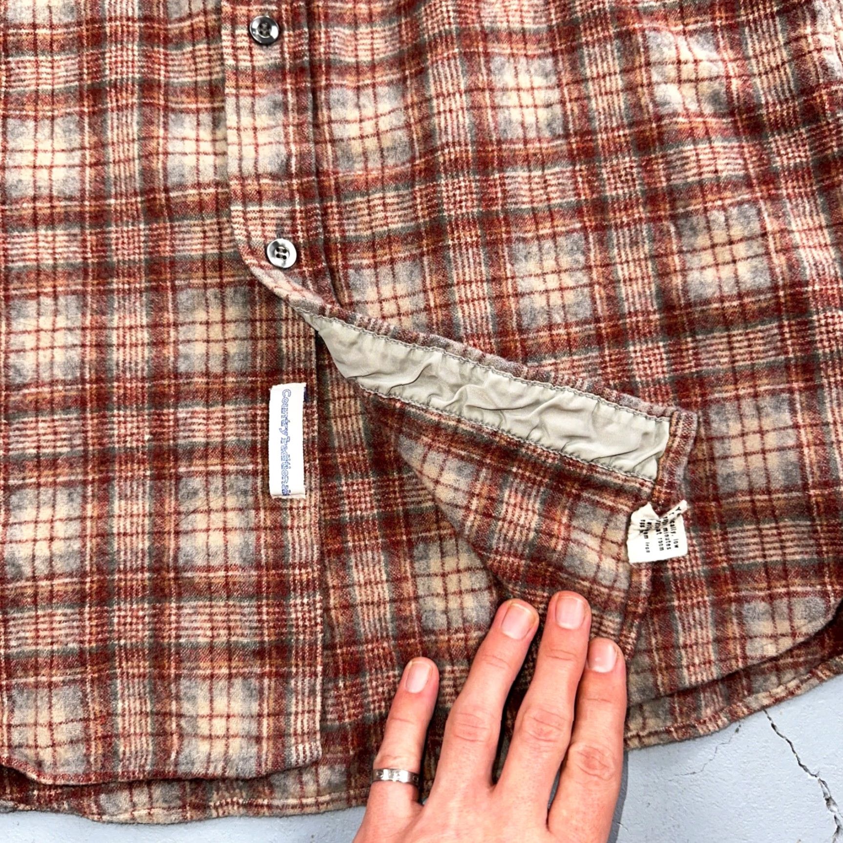 Pendleton VINTAGE Pendleton Woolen Mills Virgin Wool Lodge Shirt Red Plaid Mens L Size US L / EU 52-54 / 3 - 4 Thumbnail