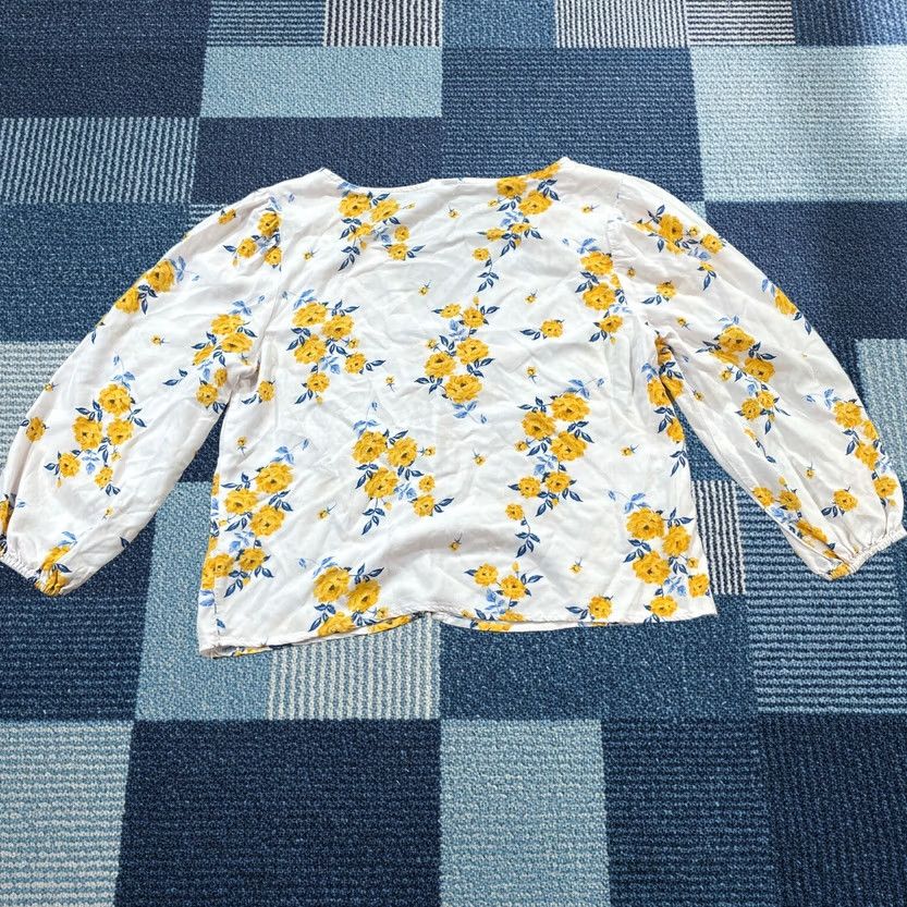 H&M H&M Divided Top Women Yellow Allover Floral 3/4 Sleeve Crop V Neck Long Sleeve Size 4 Size S / US 4 / IT 40 - 1 Thumbnail