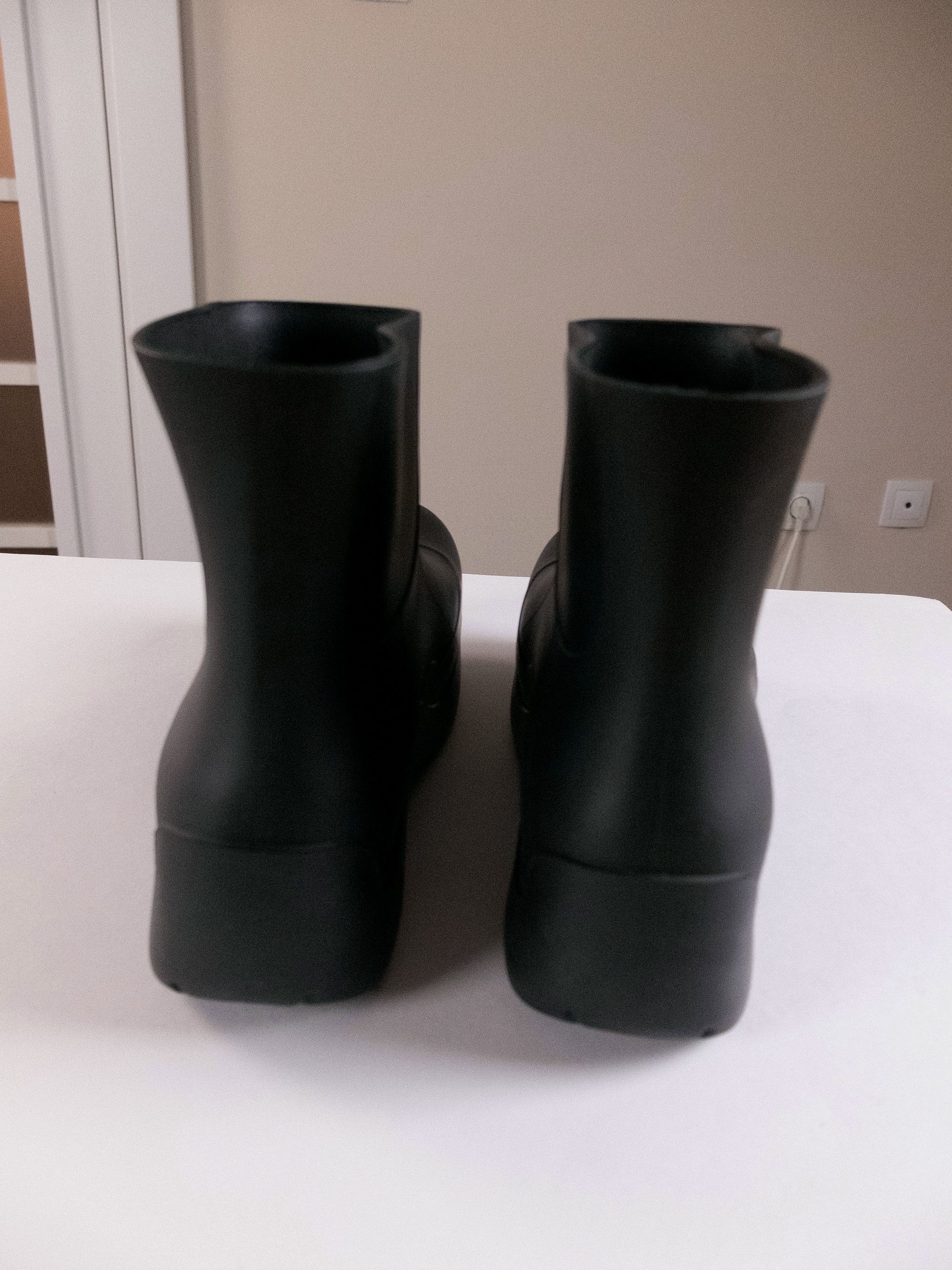 Bottega Veneta BOTTEGA VENETA Puddle matte black rubber boots Size 8 / 41 q Size US 8 / EU 41 - 9 Thumbnail