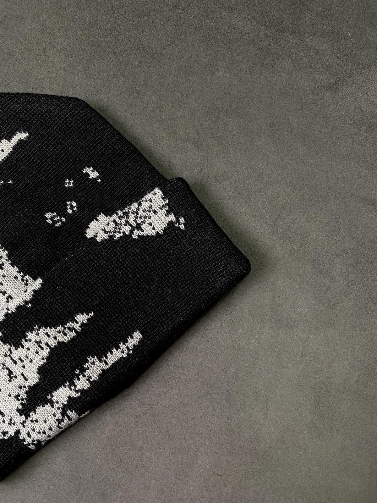 Japanese Brand Rare Black & White Graphic Face Knit Beanie OS Size ONE SIZE - 3 Thumbnail