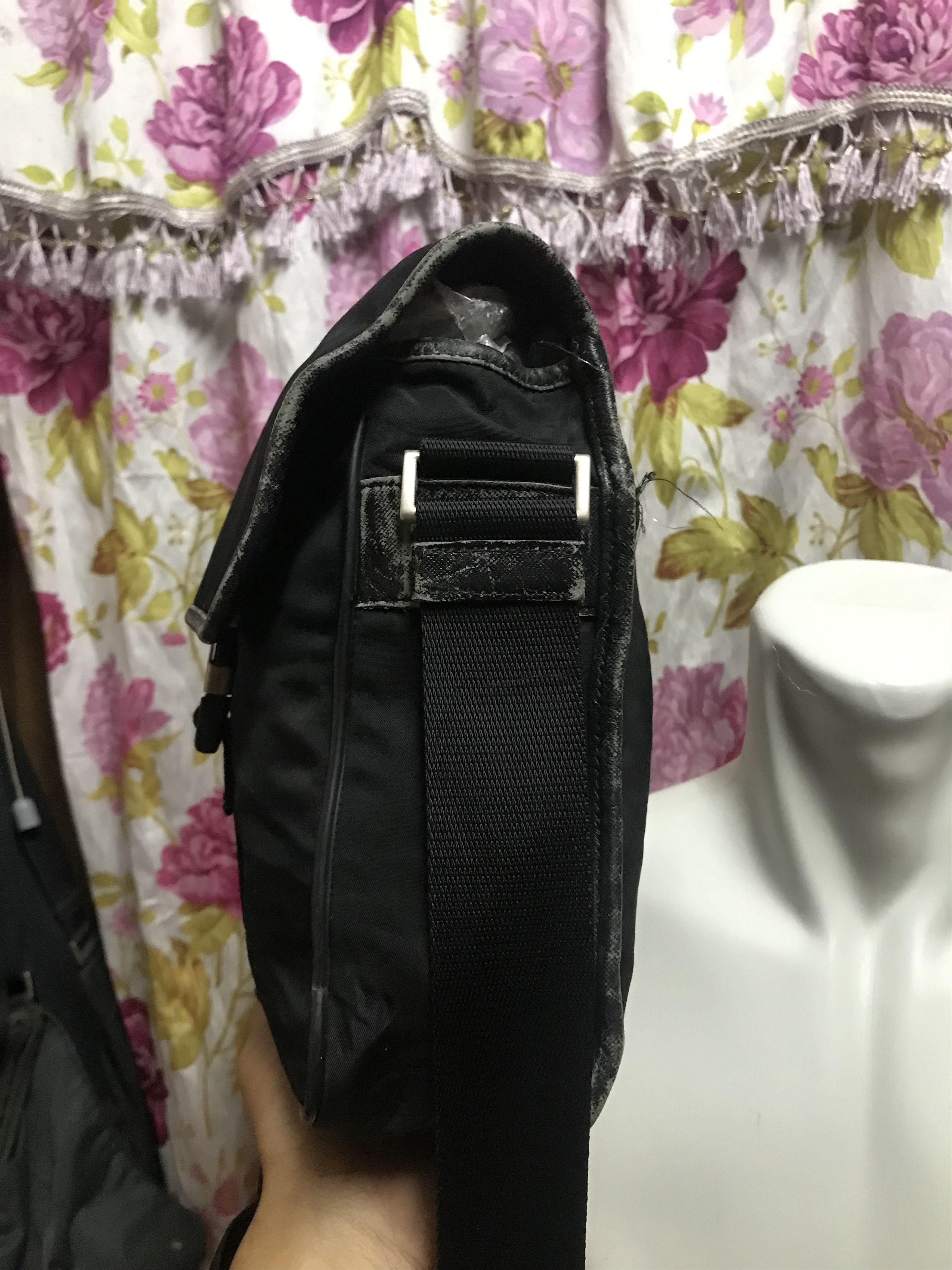Prada Vintage Prada Black Shoulder Size ONE SIZE - 4 Thumbnail