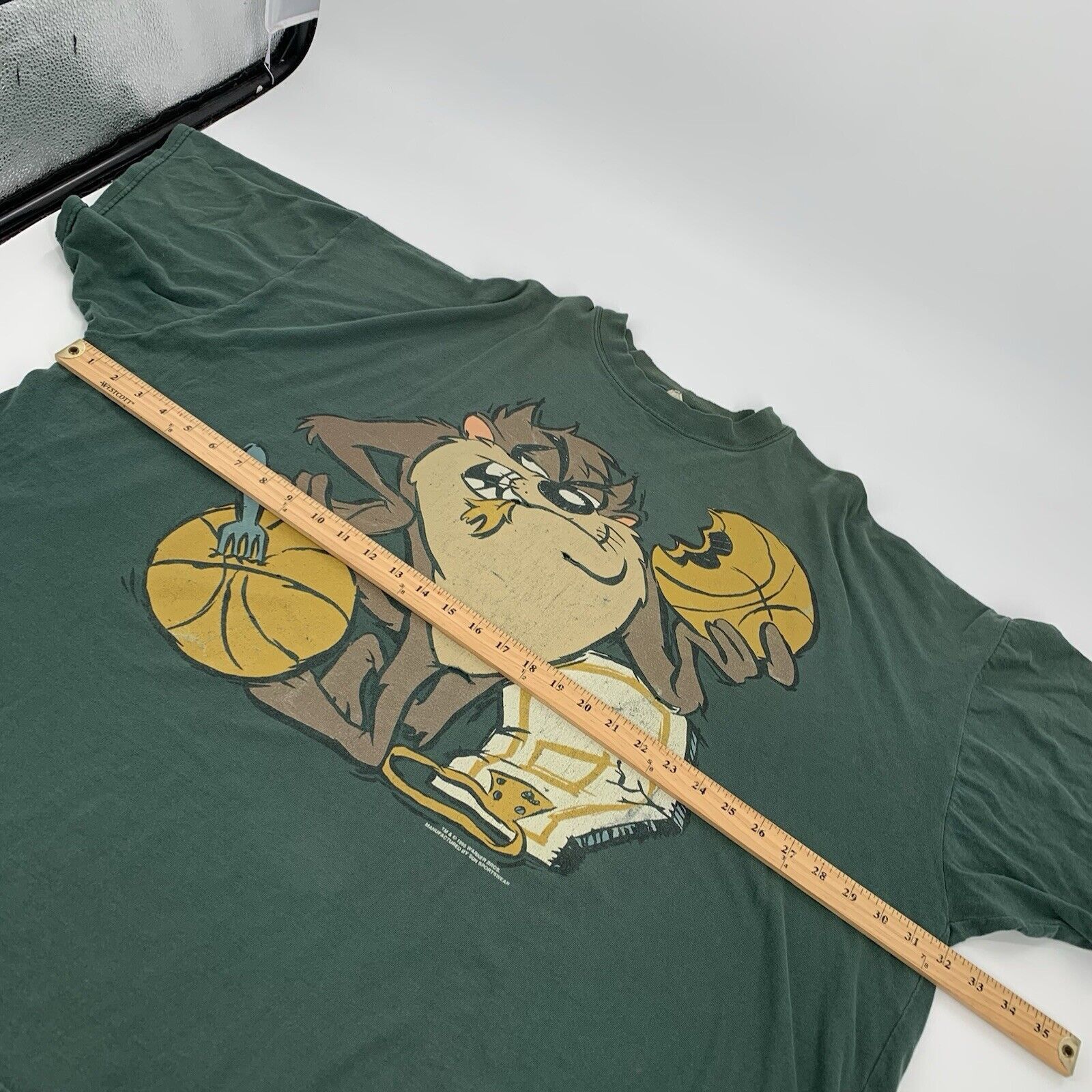 Vintage Vintage 1995 Looney Tunes Taz Eats Basketball T-Shirt Size US XXL / EU 58 / 5 - 8 Thumbnail