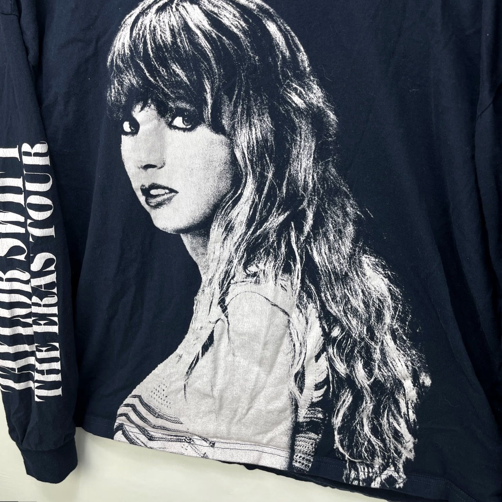 Vintage VINTAGE Taylor Swift The Arrows Tour Long Sleeve Shirt Small Navy Blue Size US S / EU 44-46 / 1 - 2 Thumbnail