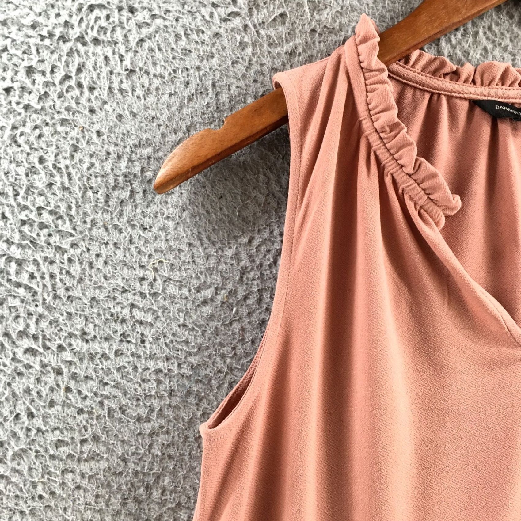 Banana Republic Banana Republic Blouse Womens Small Pink Sleeveless Ruffle V-Neck Tank Top Size S / US 4 / IT 40 - 4 Thumbnail