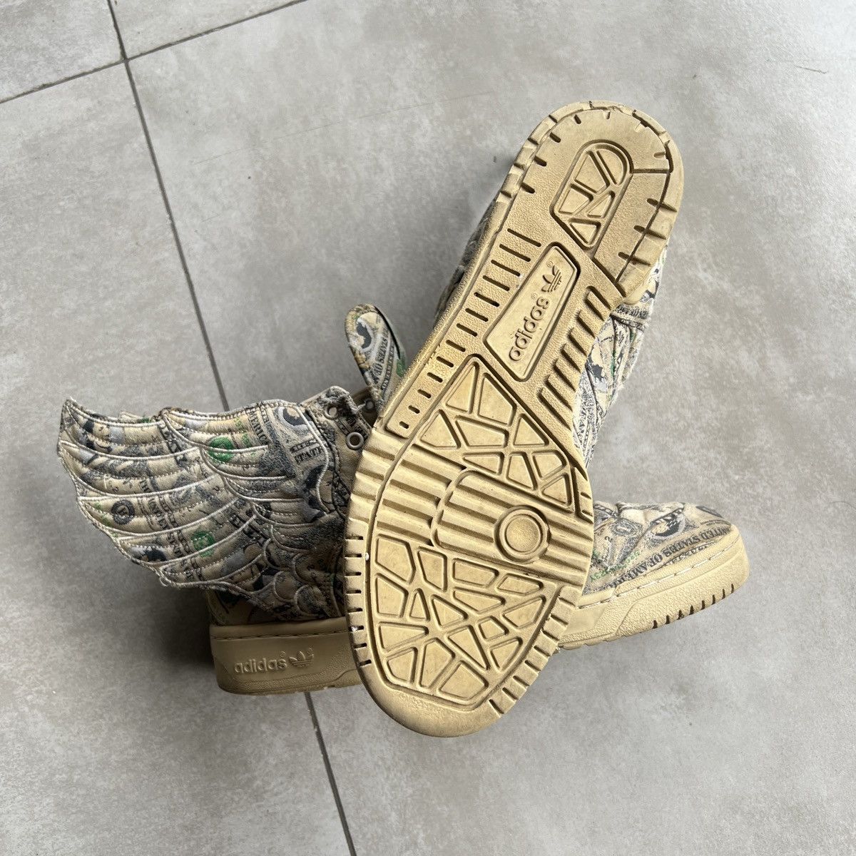 Adidas × Jeremy Scott Adidas x Jeremy scott dollar wings Size US 9.5 / EU 42-43 - 6 Thumbnail