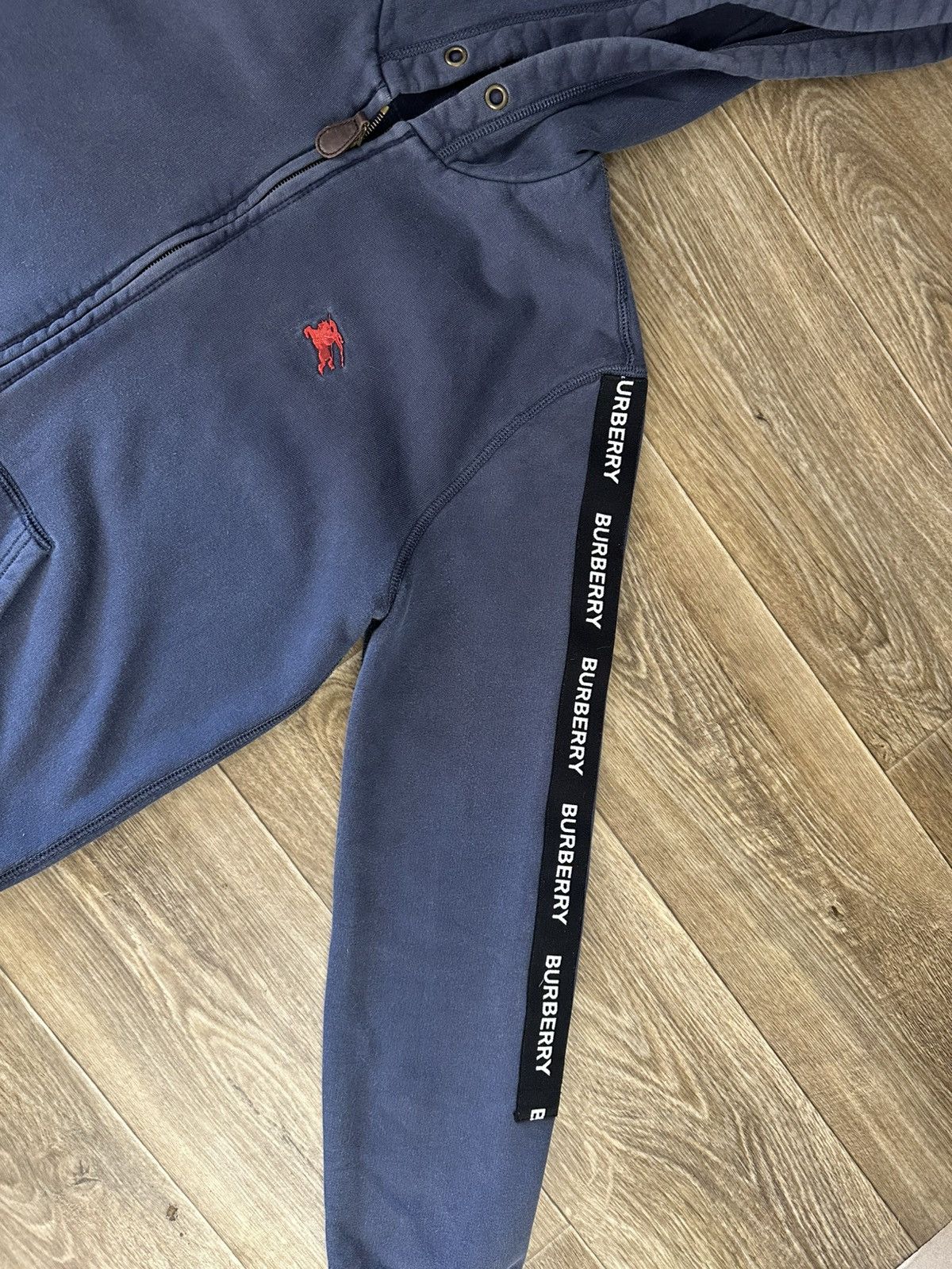 Burberry Burberry x custom hoodie size M Size US M / EU 48-50 / 2 - 7 Thumbnail