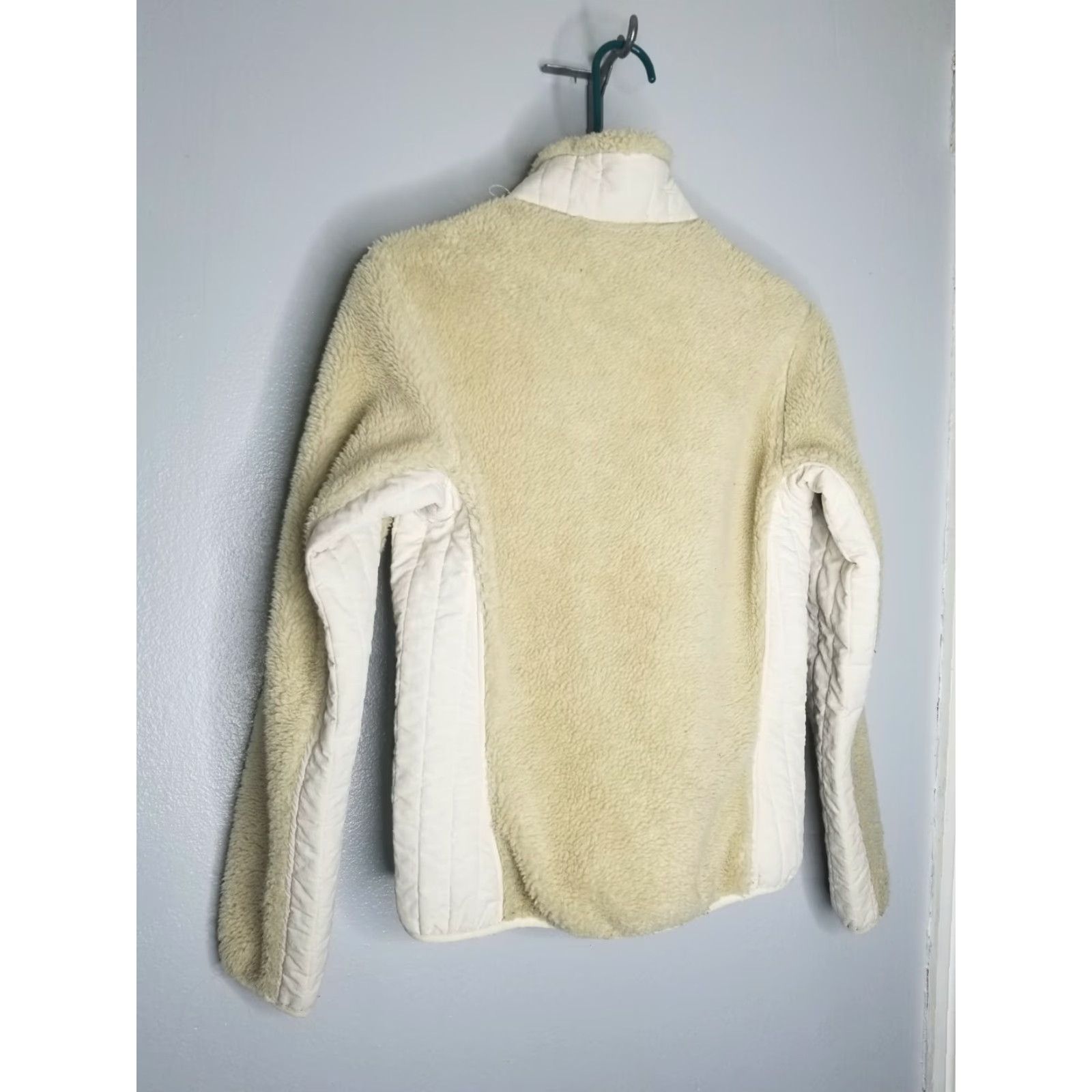 Patagonia Patagonia Jacket Women's S Tan Faux Fleece Fur 100% Polyester Distress Zipper Minor Defect Medium Lightweight Casual/AudAny Size S / US 4 / IT 40 - 2 Thumbnail