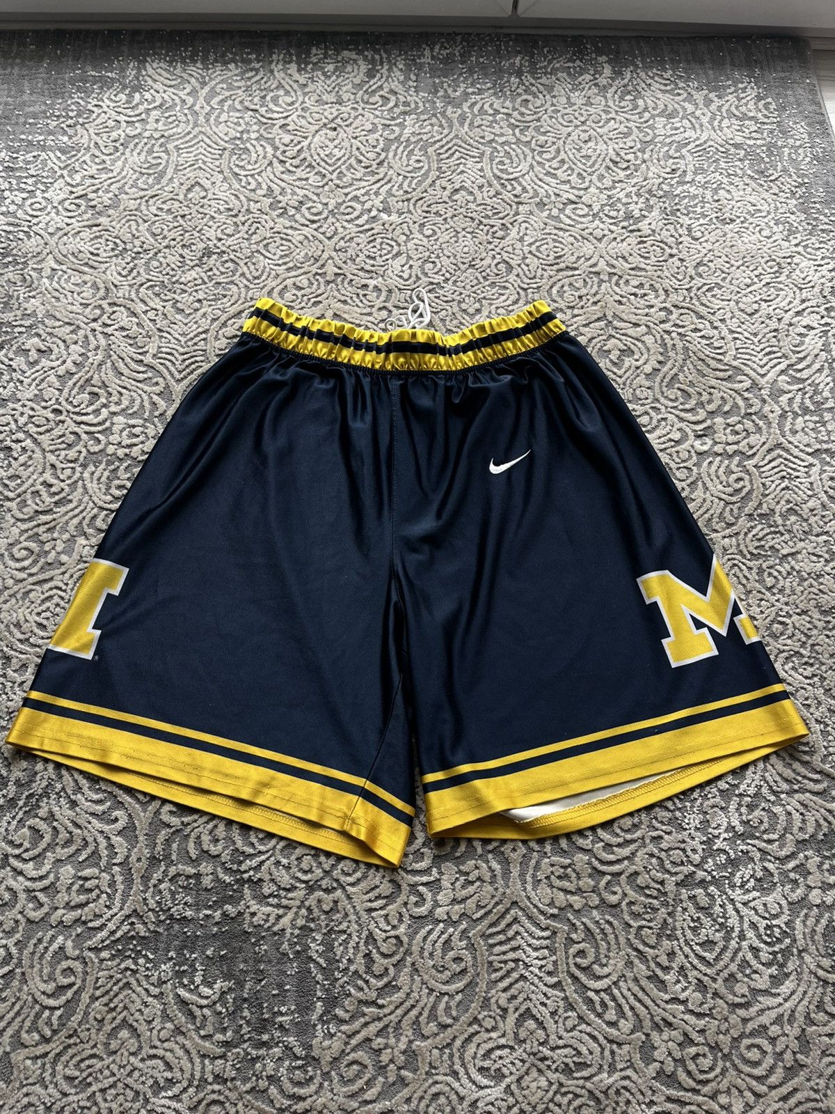 Nike Nike Michigan Wolverines Basktball vintage Shorts 90s rare Size US 34 / EU 50 - 1 Thumbnail
