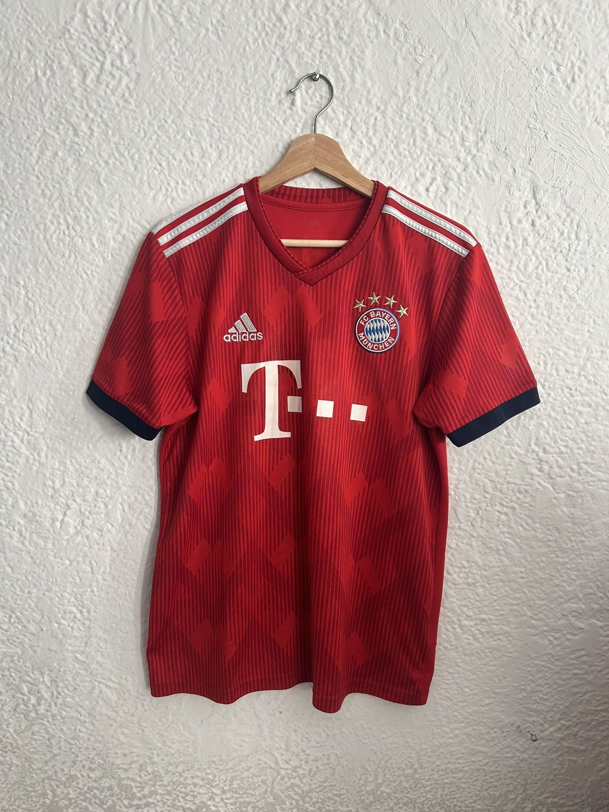 Adidas 2018-19 Alphonso Davies Adidas Bayern Munich Home Kit Size US M / EU 48-50 / 2 - 2 Thumbnail