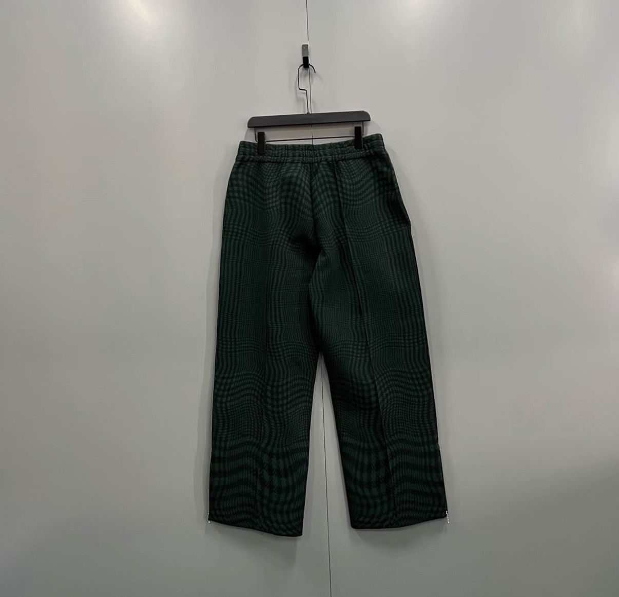 Burberry Burberry Green Houndstooth Mid-Rise Trousers J41 Size 30" / US 8 / IT 44 - 2 Thumbnail