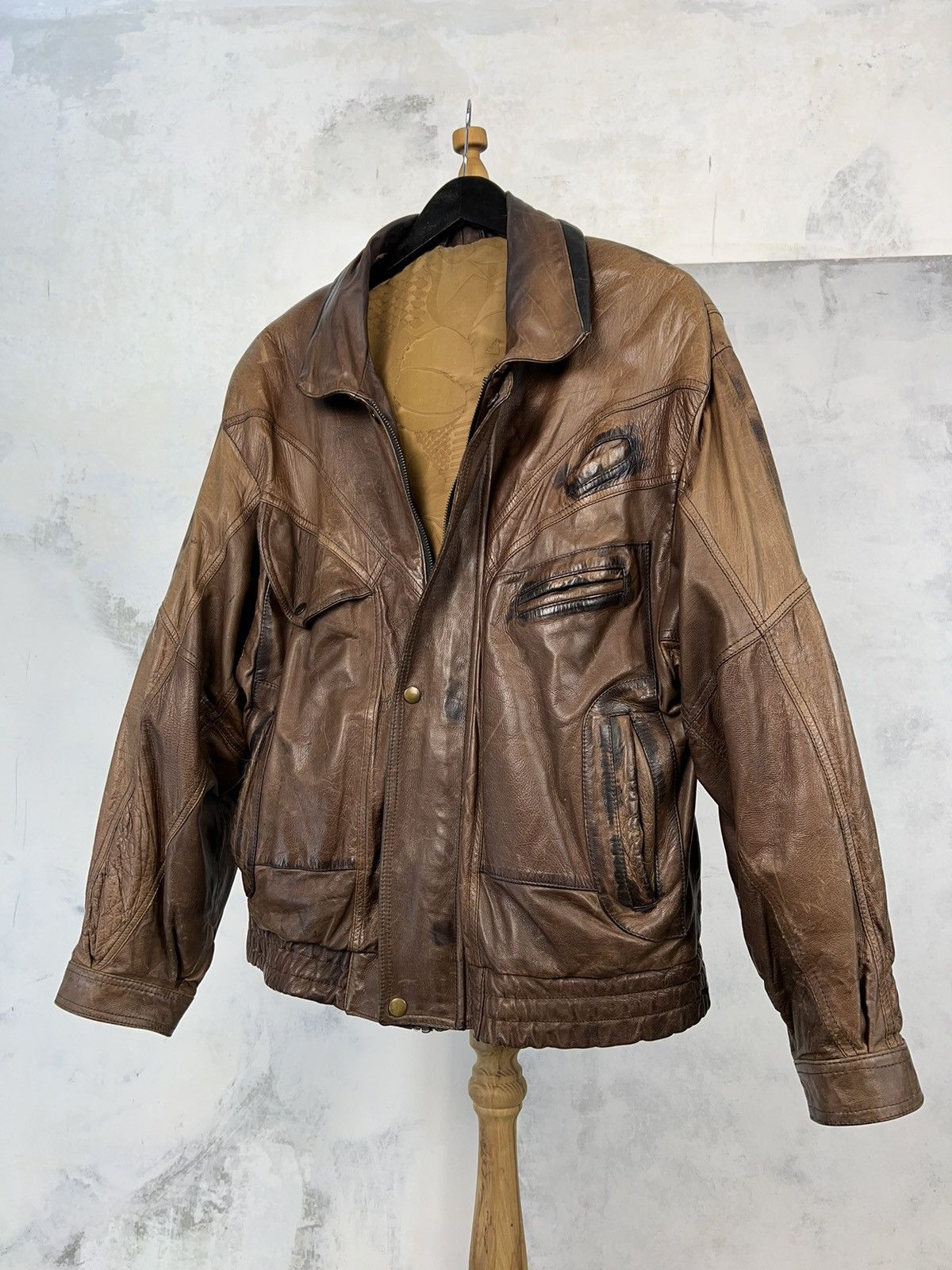 Vintage Vintage Leather Bomber Jacket Size M - L Size US L / EU 52-54 / 3 - 1 Thumbnail