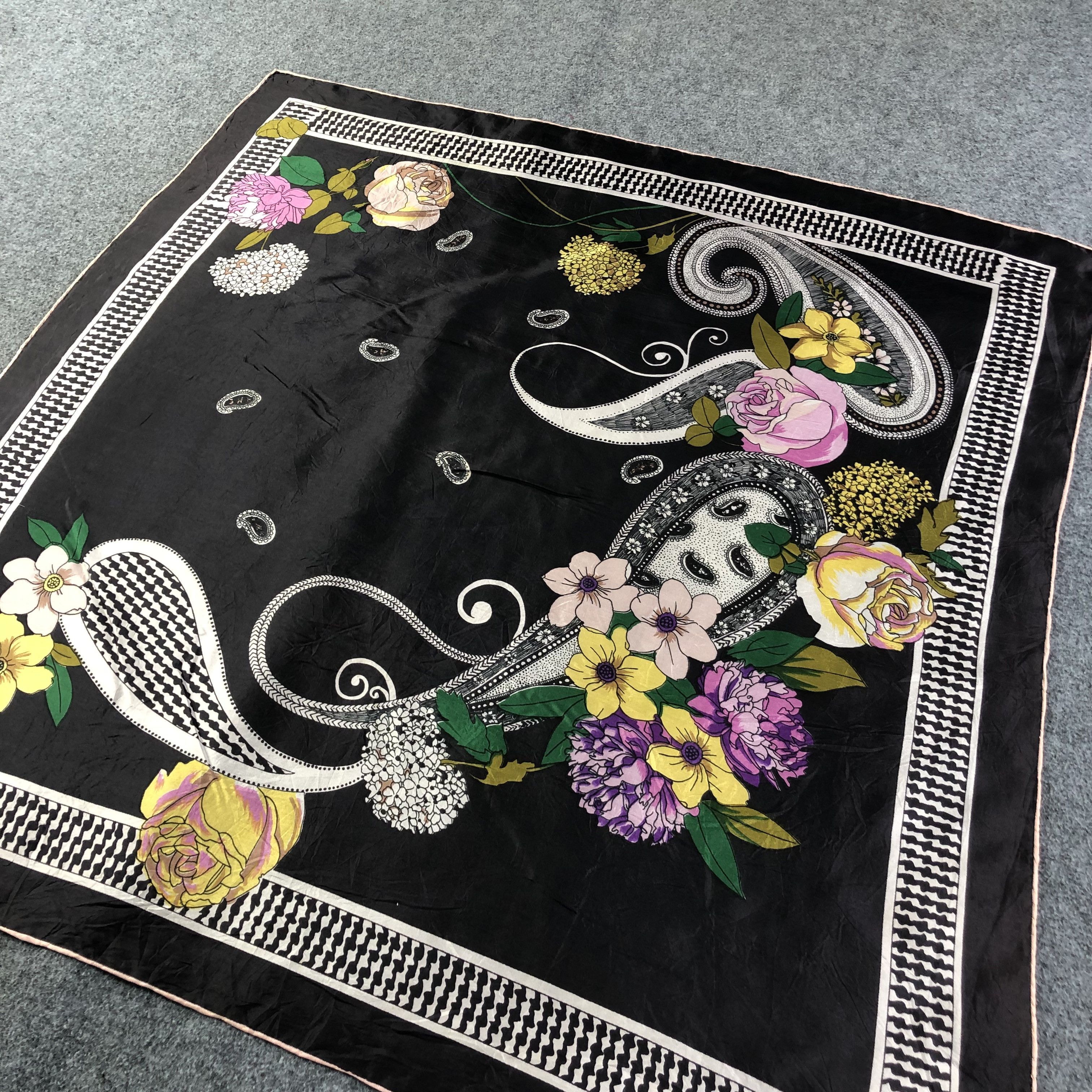 Japanese Brand Luxury Hand Rolled Paisley Silk Scarf M762 Size ONE SIZE - 2 Thumbnail
