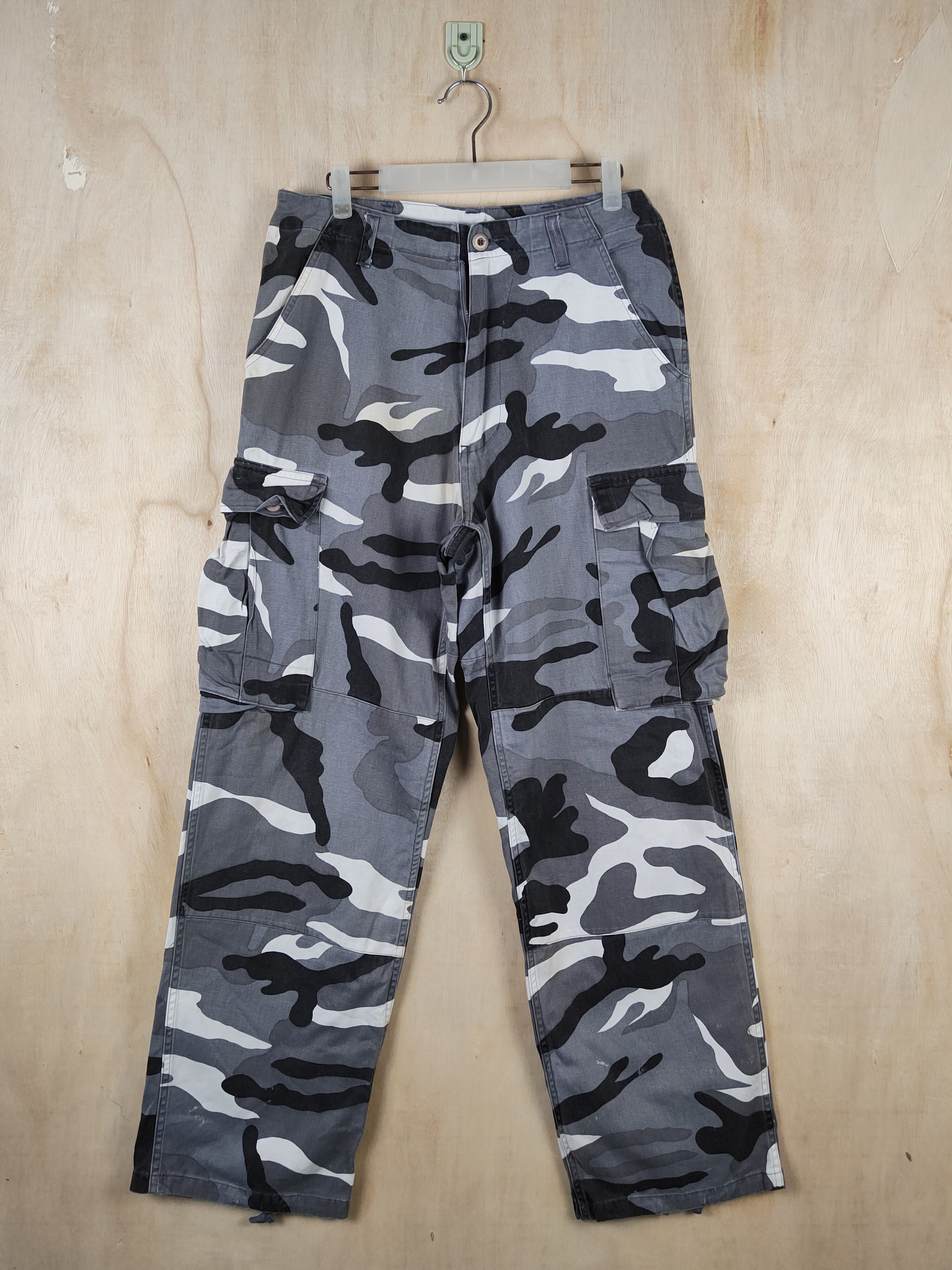 Japanese Brand U.S.N Camouflage Multipocket Tactical Cargo Pants #S2539 Size US 31 - 1 Thumbnail