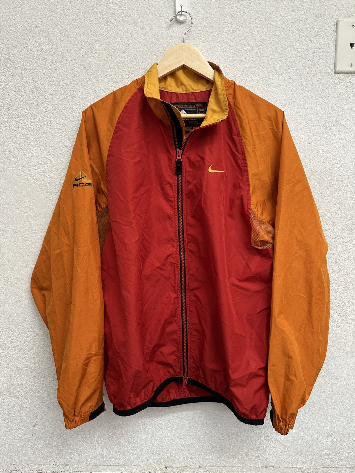 Nike ACG Nike ACG Orange Windbreaker Size US M / EU 48-50 / 2 - 1 Thumbnail