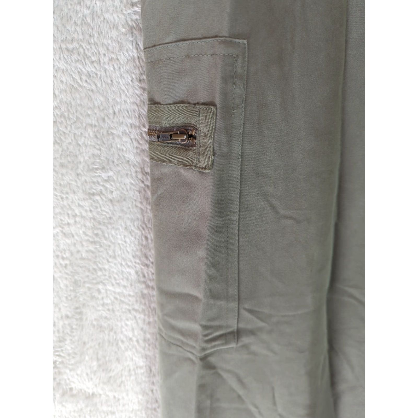 Vintage Chicos Cargo Utility Olive Green Roll Tab Crop Ankle Minimalist Pants 16 Regular Wide Leg? Size 38" / US 16 / IT 52 - 3 Thumbnail
