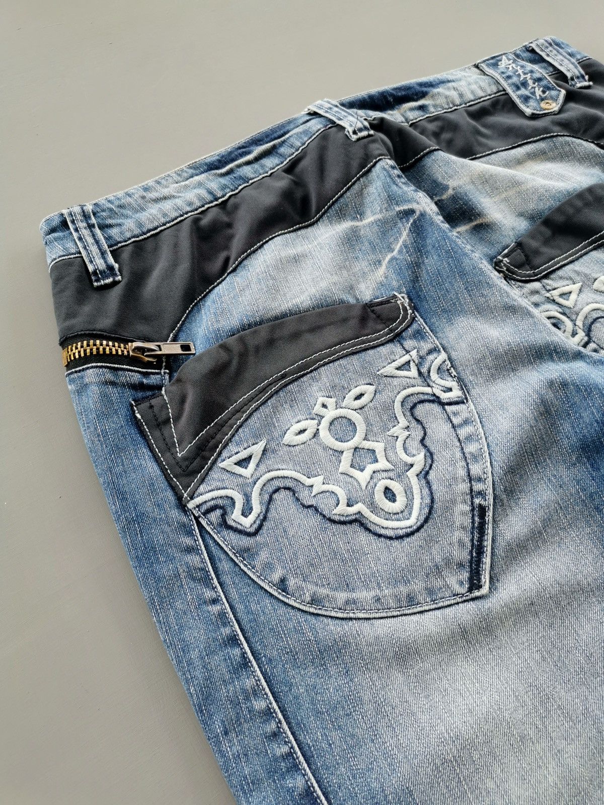 Antik Denim Antik Denim Tribal Floral Zipper Side Jeans Size US 35 - 1 Thumbnail