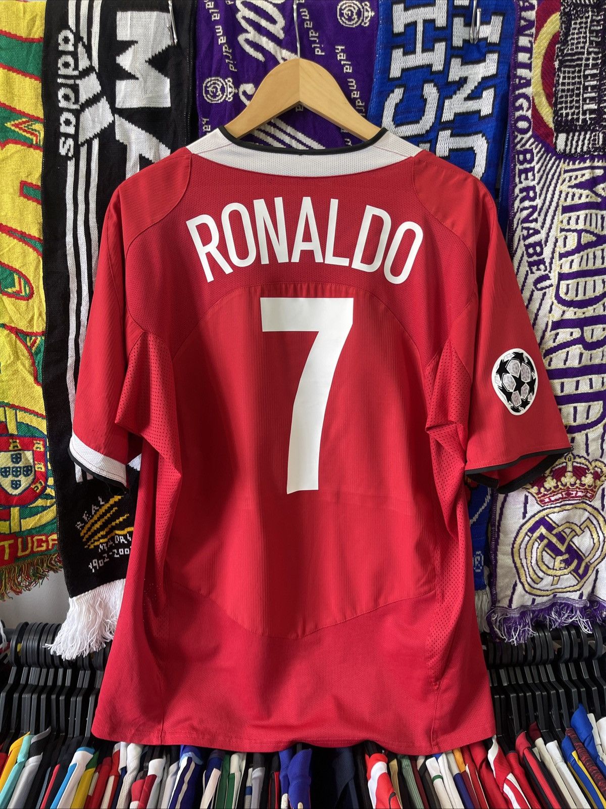 Nike CR7 MANCHESTER UNITED 2004/2005/2006 HOME KIT Size US XL / EU 56 / 4 - 1 Thumbnail