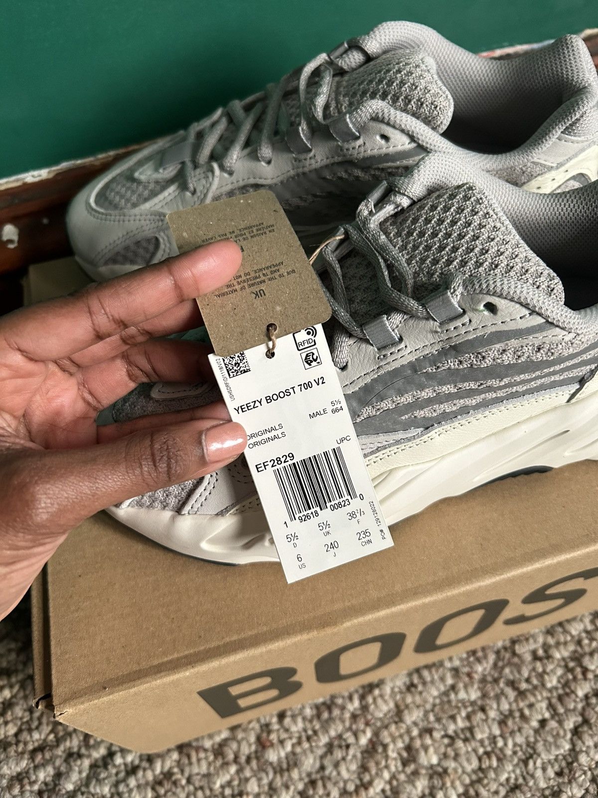 Adidas × Yeezy Yeezy Boost 700 V2 - STATIC Size US 6 / EU 39 - 2 Thumbnail