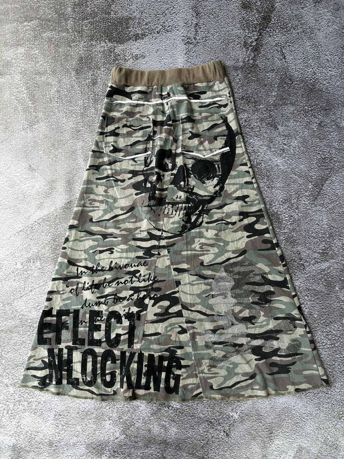 Japanese Brand Japanese Skirt Camo Skull Poem Style M.K.R Size 36" / US 14 / IT 50 - 2 Thumbnail