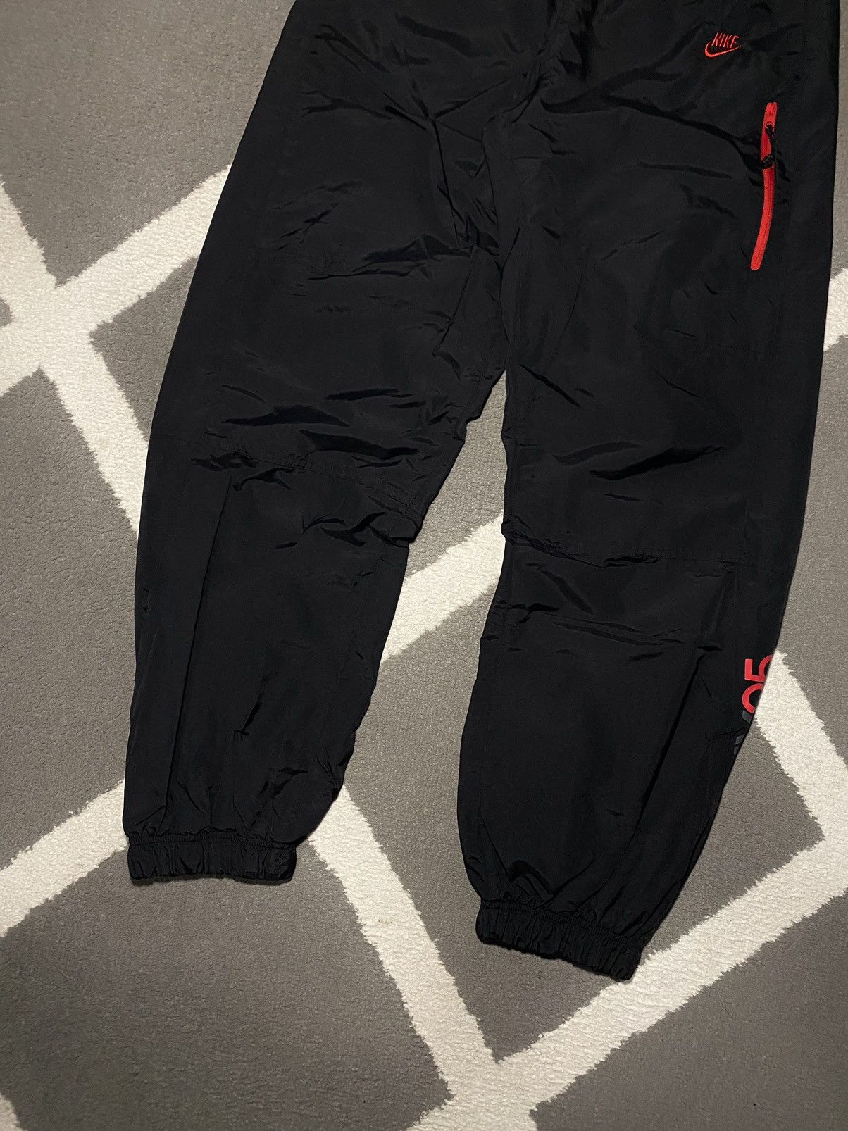 Nike Vintage 00’s Nike Air Max 95 Nylon Track Pants Size US 30 / EU 46 - 5 Thumbnail