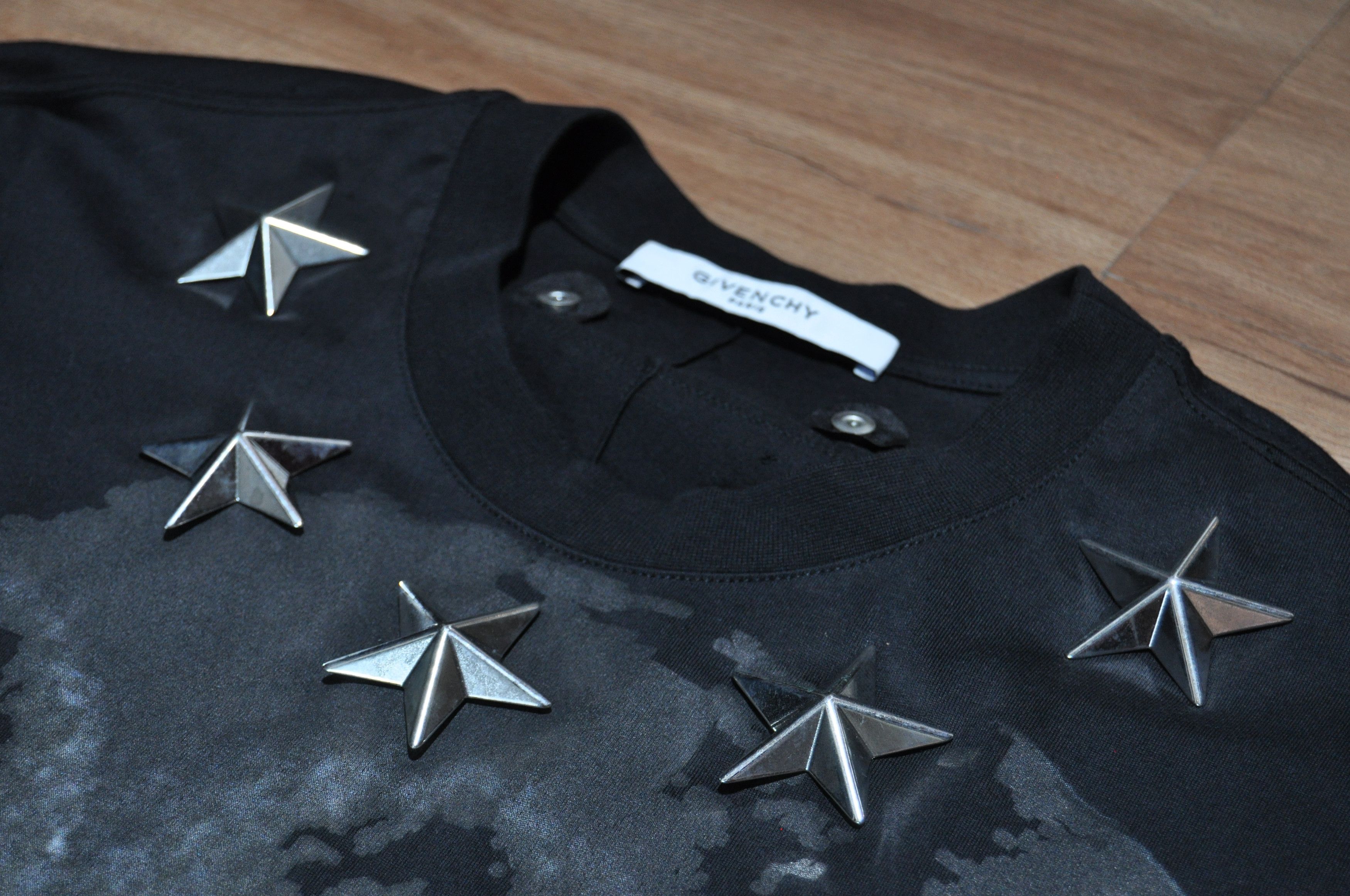 Givenchy Givenchy - RT - S/S 15 - Star Applique Rottweiler Tee Size US XS / EU 42 / 0 - 6 Thumbnail