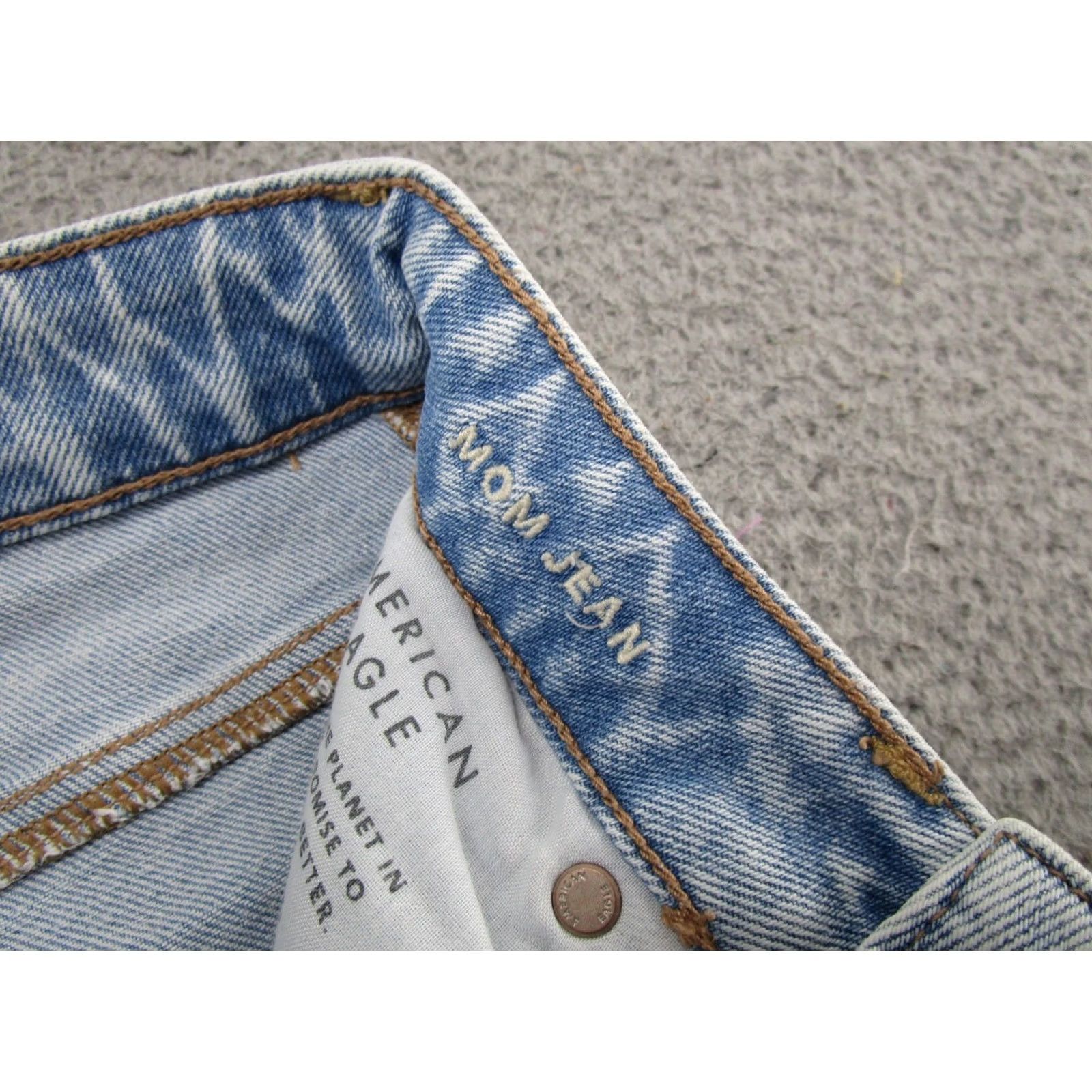 American Eagle Outfitters American Eagle Strigid High Rise Light Wash Blue Denim Mom Jeans Size 00 Stretch Size 24" / US 00 / IT 34 - 5 Thumbnail
