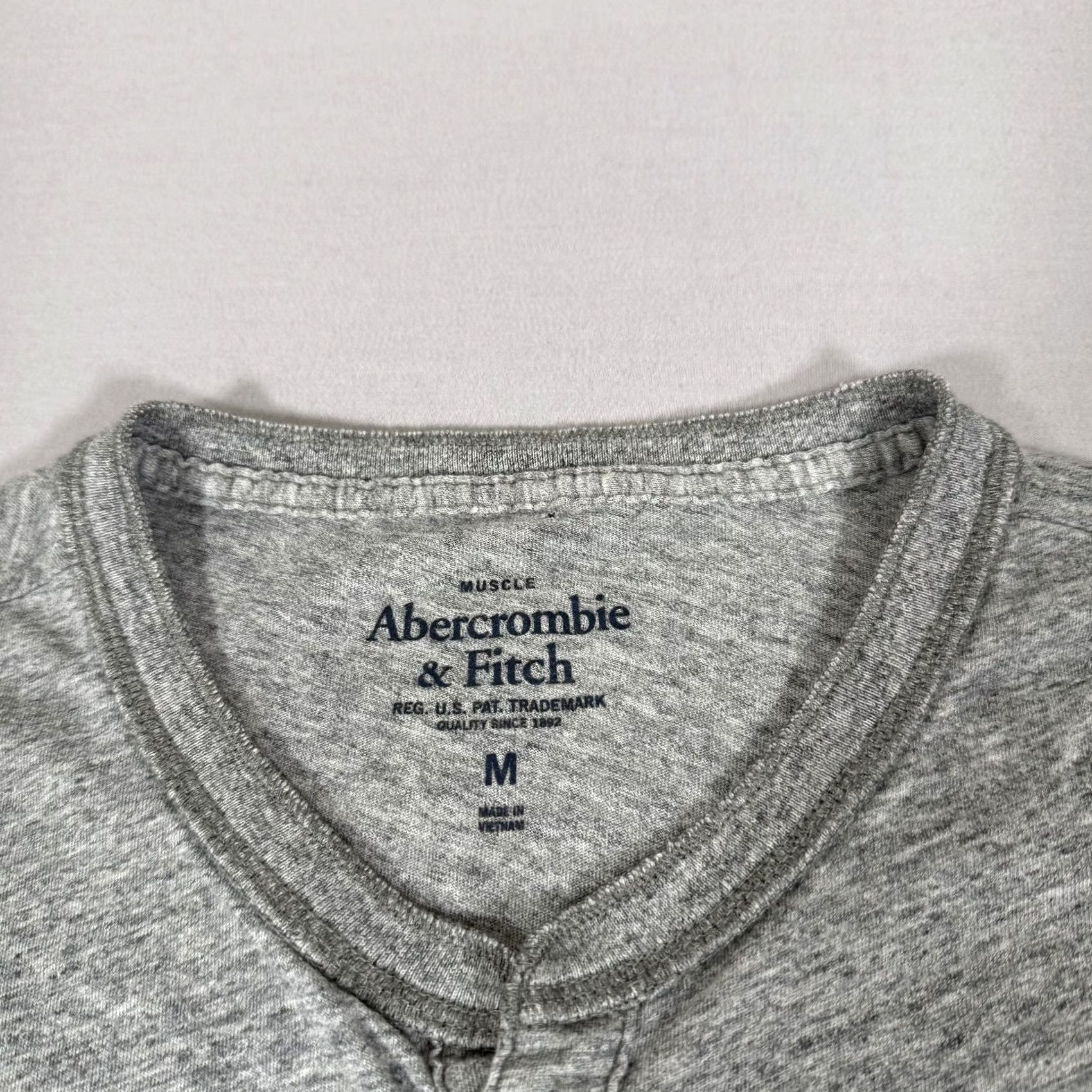 Abercrombie & Fitch Abercrombie & Fitch Shirt Mens Medium Gray Henley Short Sleeve Muscle Tee Stretch Size US M / EU 48-50 / 2 - 5 Thumbnail