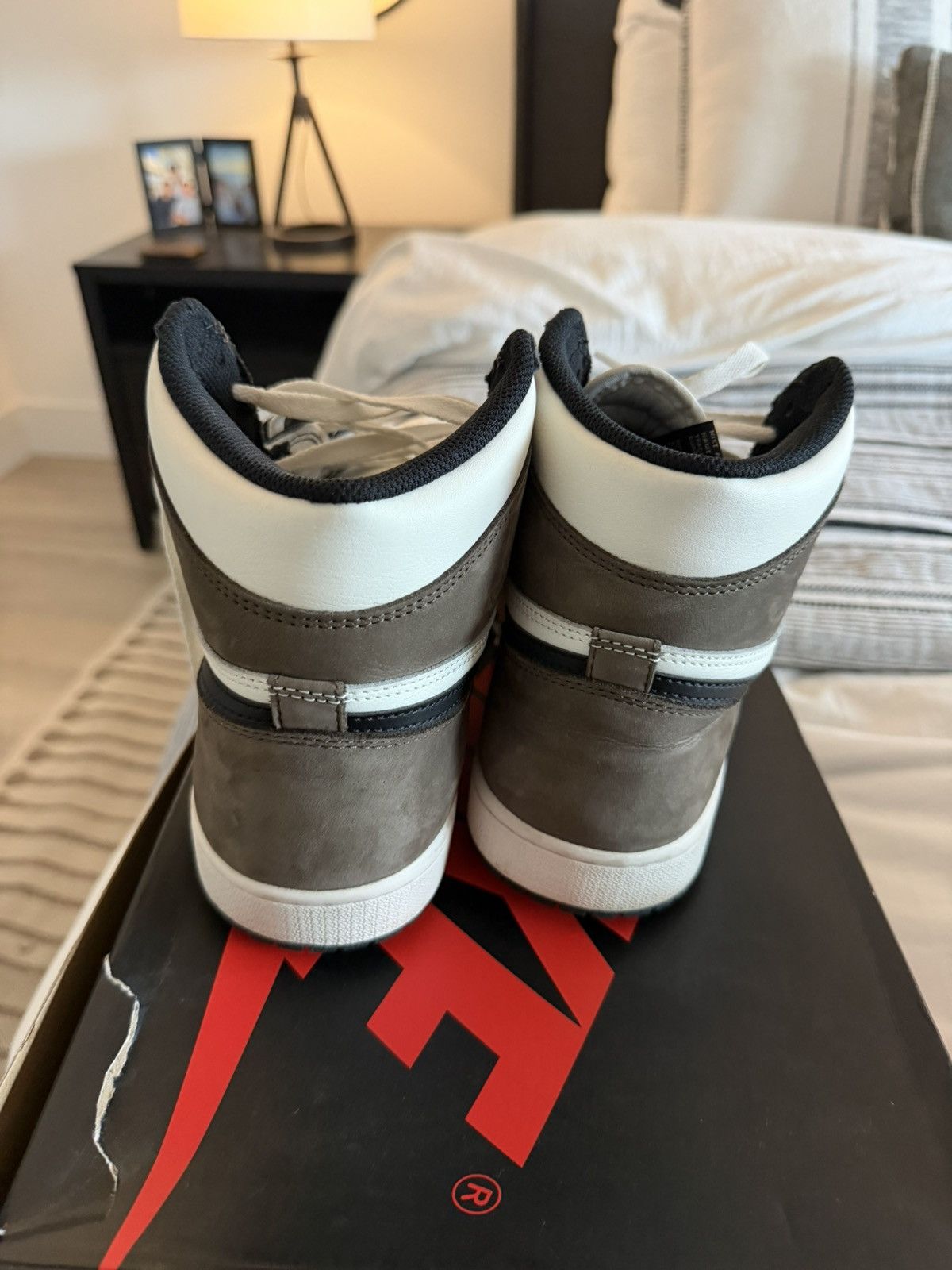 Jordan Brand Air Jordan 1 Retro High OG “Mocha” Size US 11.5 / EU 44-45 - 9 Thumbnail