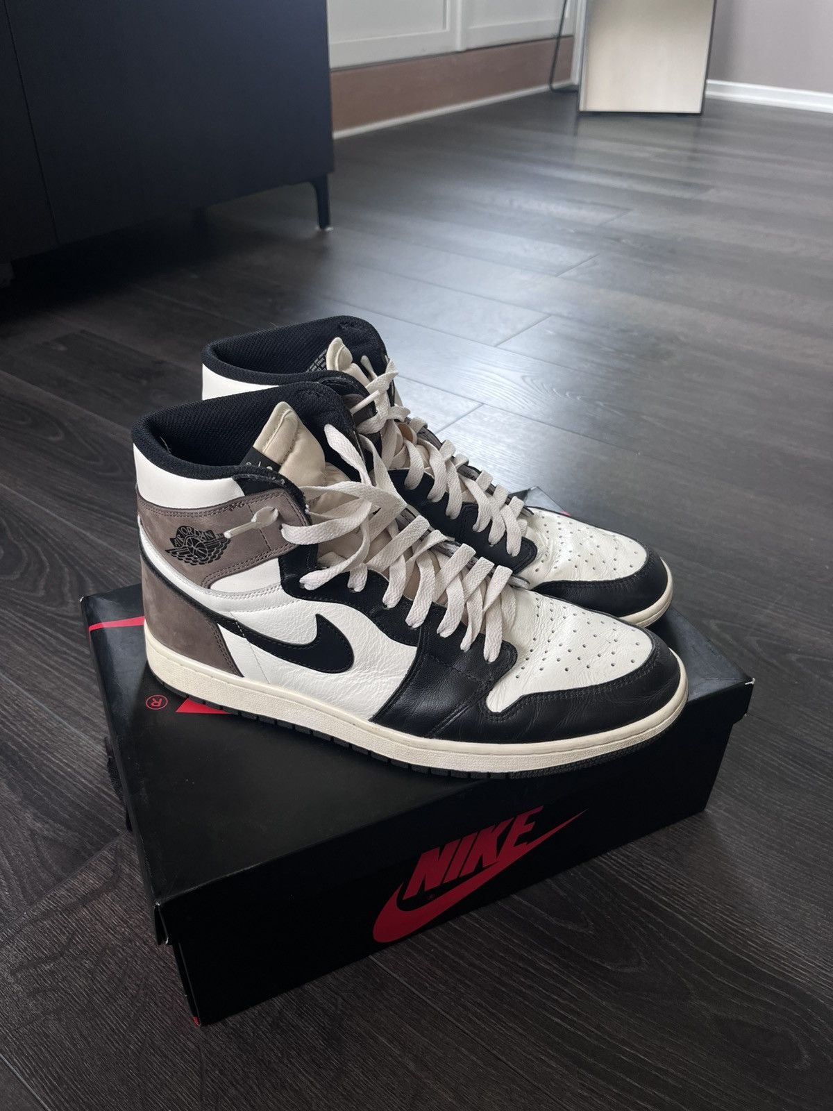 Jordan Brand Jordan 1 Mocha Size US 12 / EU 45 - 4 Thumbnail