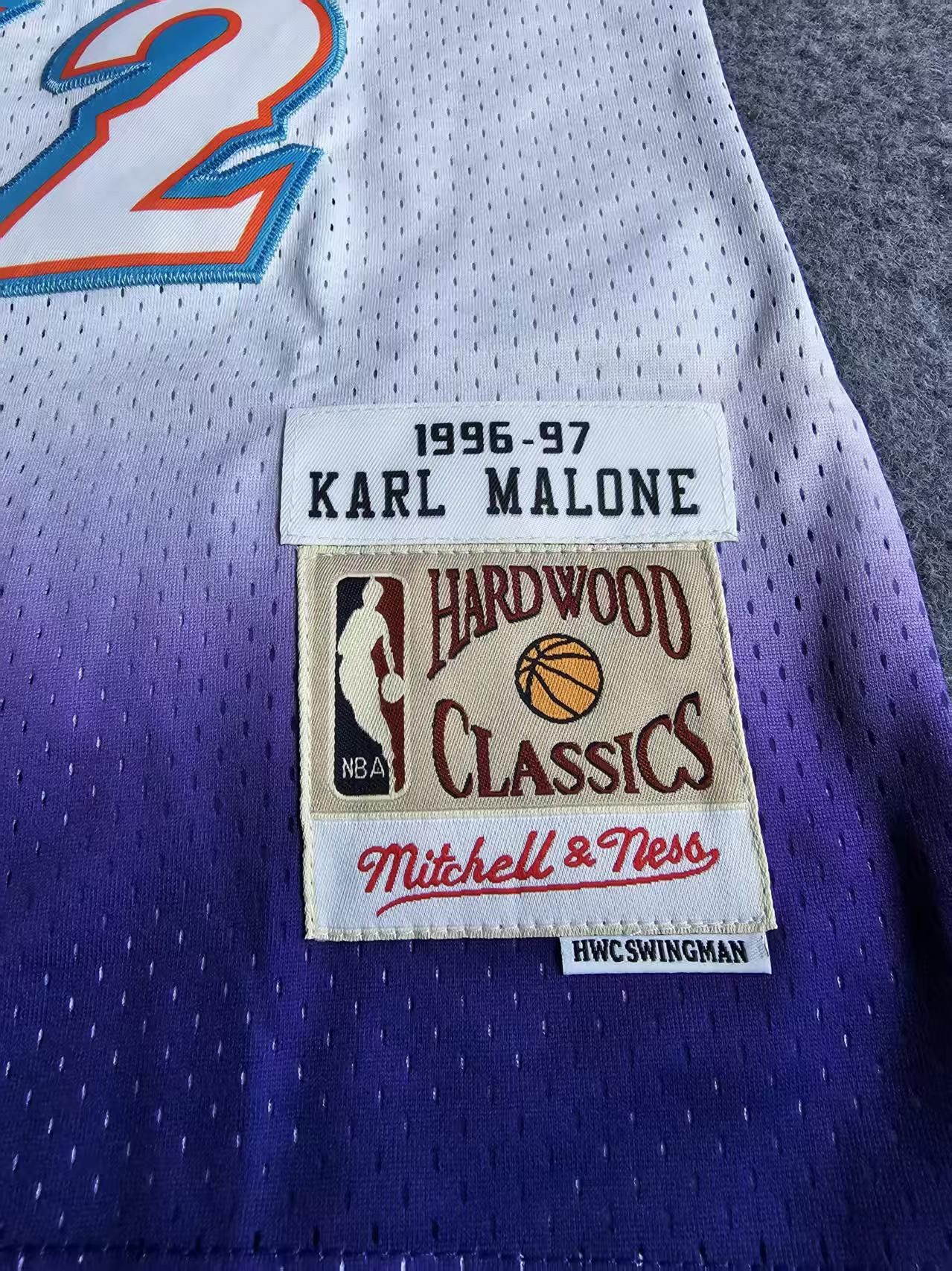 NBA 1996 97 Utah Jazz 32 Karl Malone Jersey Size US M / EU 48-50 / 2 - 4 Thumbnail
