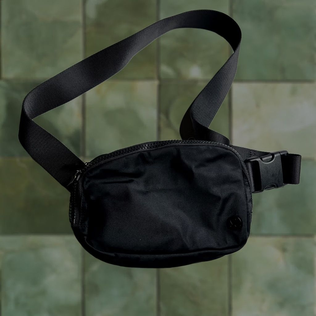 Lululemon Lululemon Everywhere Belt Bag – Black Crossbody Unisex Small Zip Adjustable Strap Bag Accessories Pouch Size ONE SIZE - 1 Thumbnail