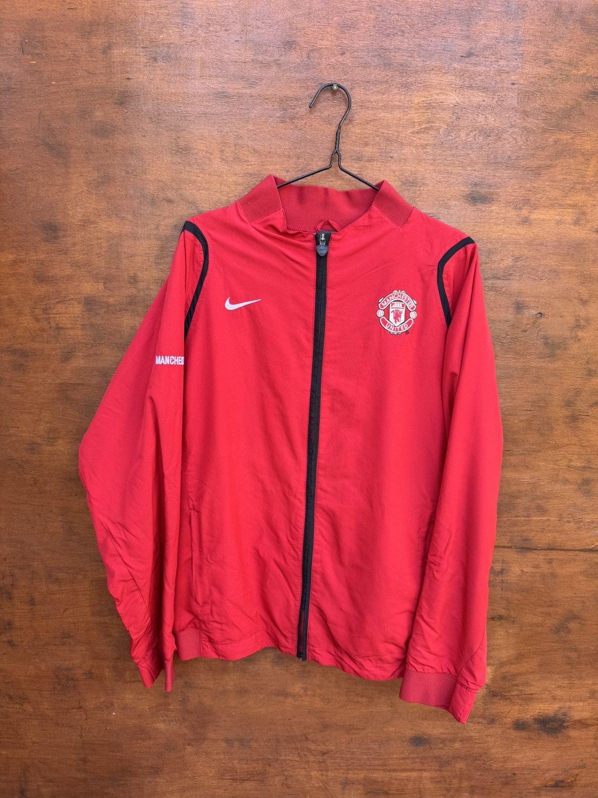 Nike Manchester United 2005/2006 Nike Red Jacket - sz L - 10/10 Size US L / EU 52-54 / 3 - 1 Thumbnail