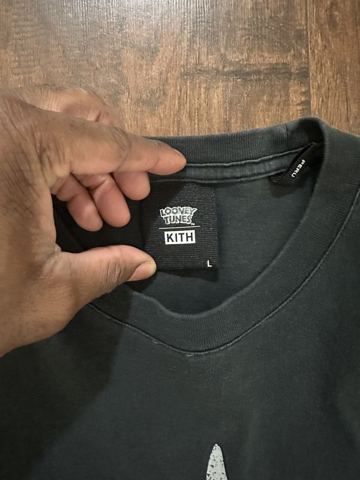 Kith Kith x Bugs Bunny Size US L / EU 52-54 / 3 - 3 Thumbnail