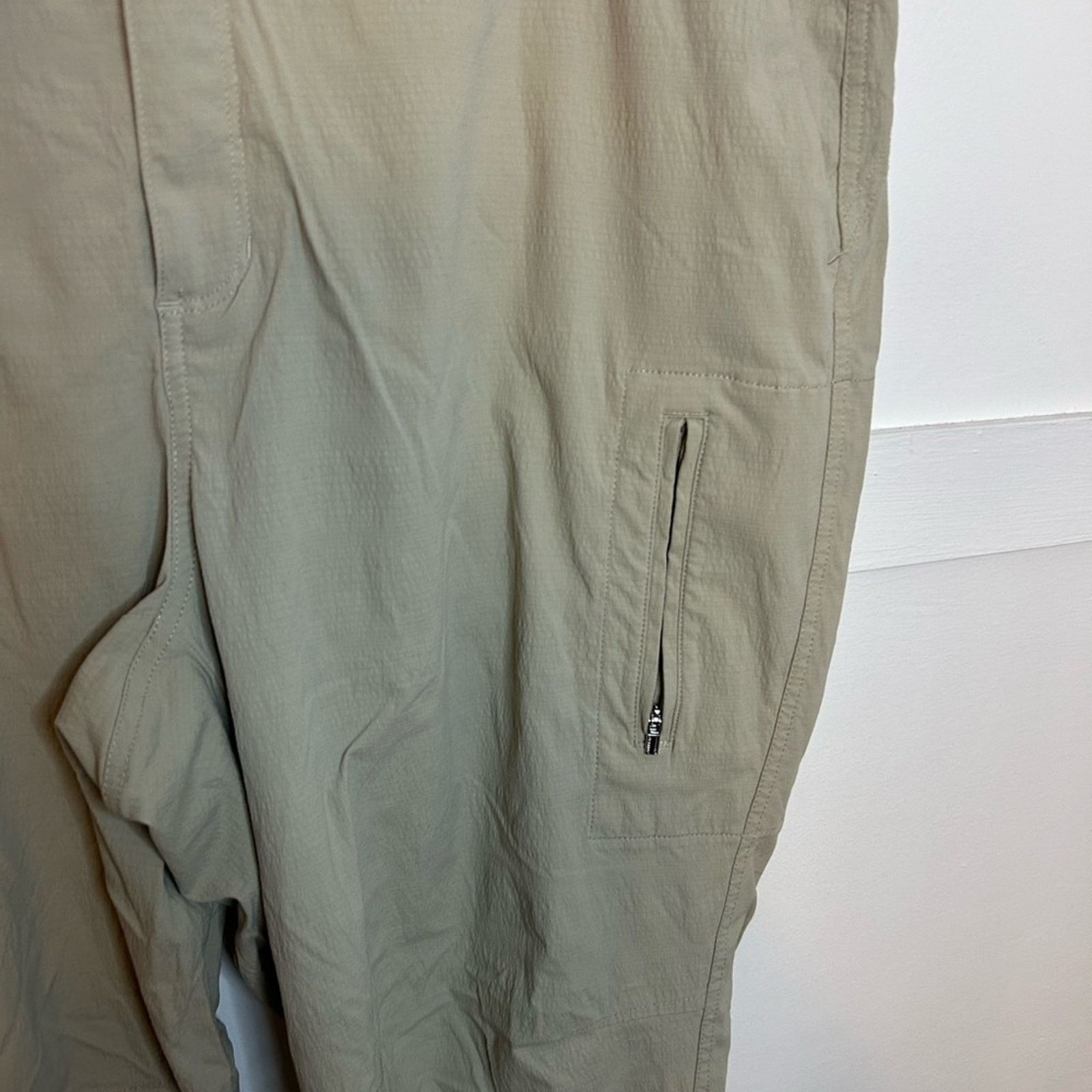 Athleta Athleta Trekkie Utility Cargo Pants Size 42" / US 20 - 6 Thumbnail