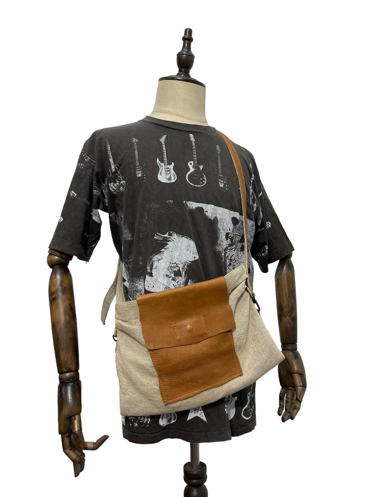 Japanese Brand Linen and Leather Arome de Muguet Messenger Bag Size ONE SIZE - 6 Thumbnail