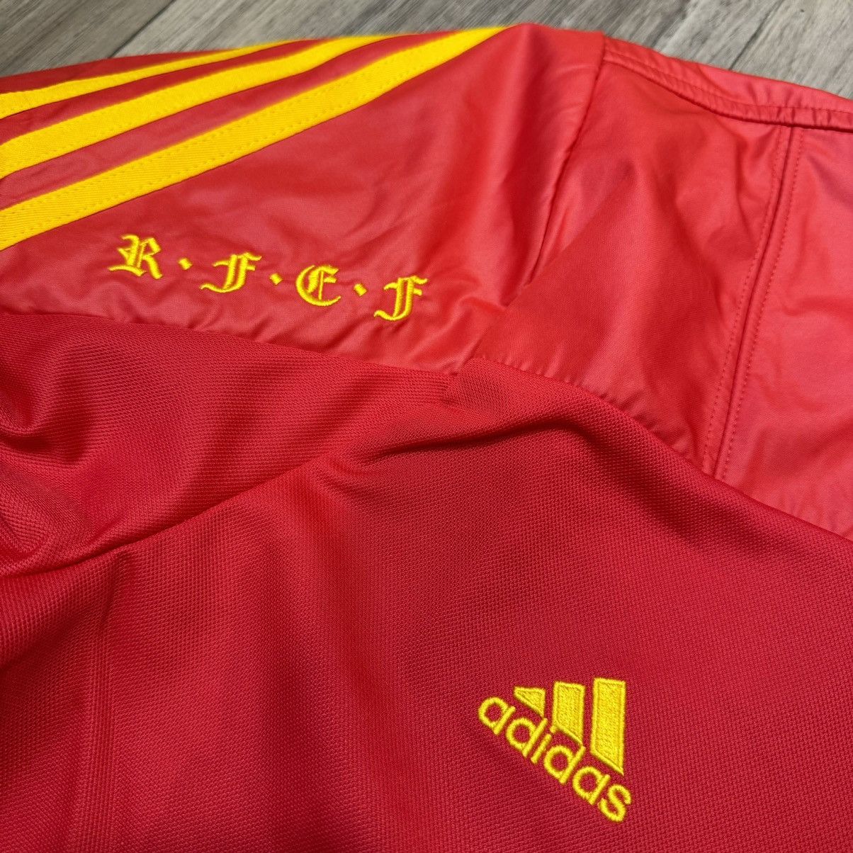 Adidas Spain Euro2012 adidas light jacket 2 (bnwt) Size US L / EU 52-54 / 3 - 5 Thumbnail