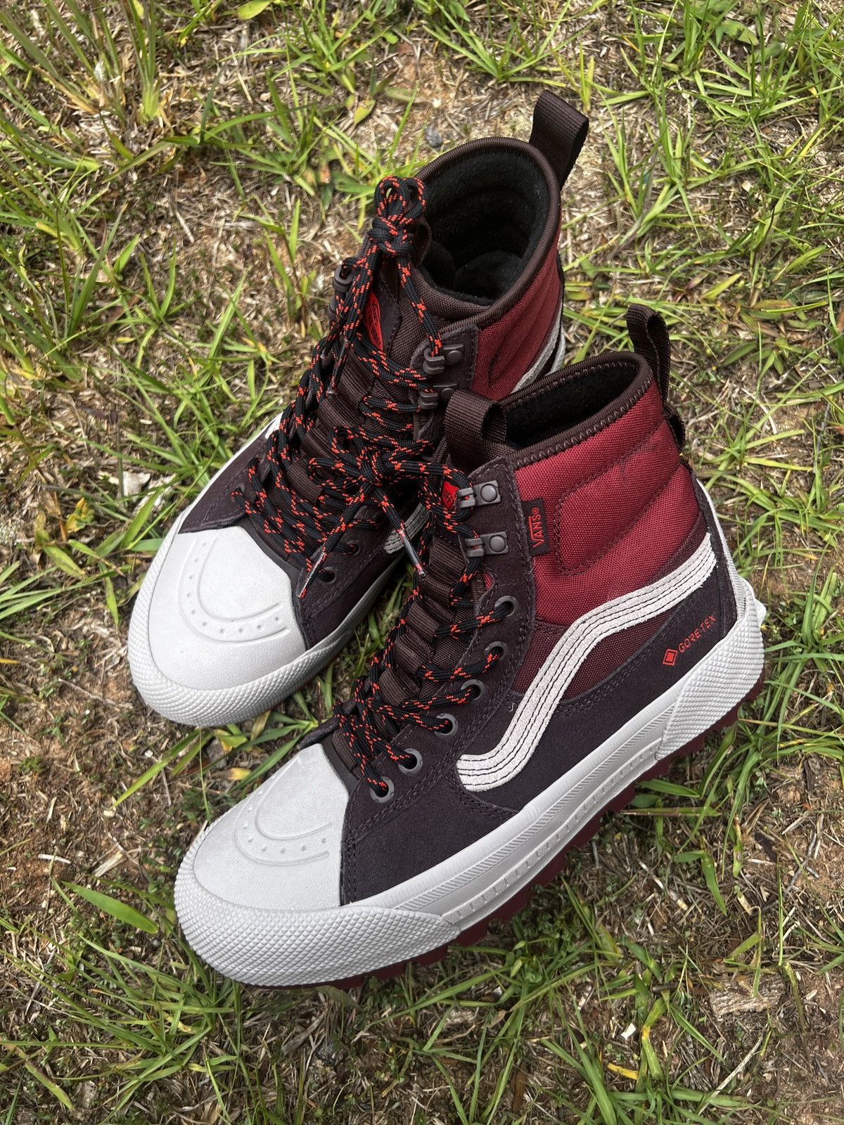 Vans CLEAN Vans size 7.5 Mens Sk8 Hi MTE 3 GoreTex Shoes Red Size US 7.5 / EU 40-41 - 2 Thumbnail