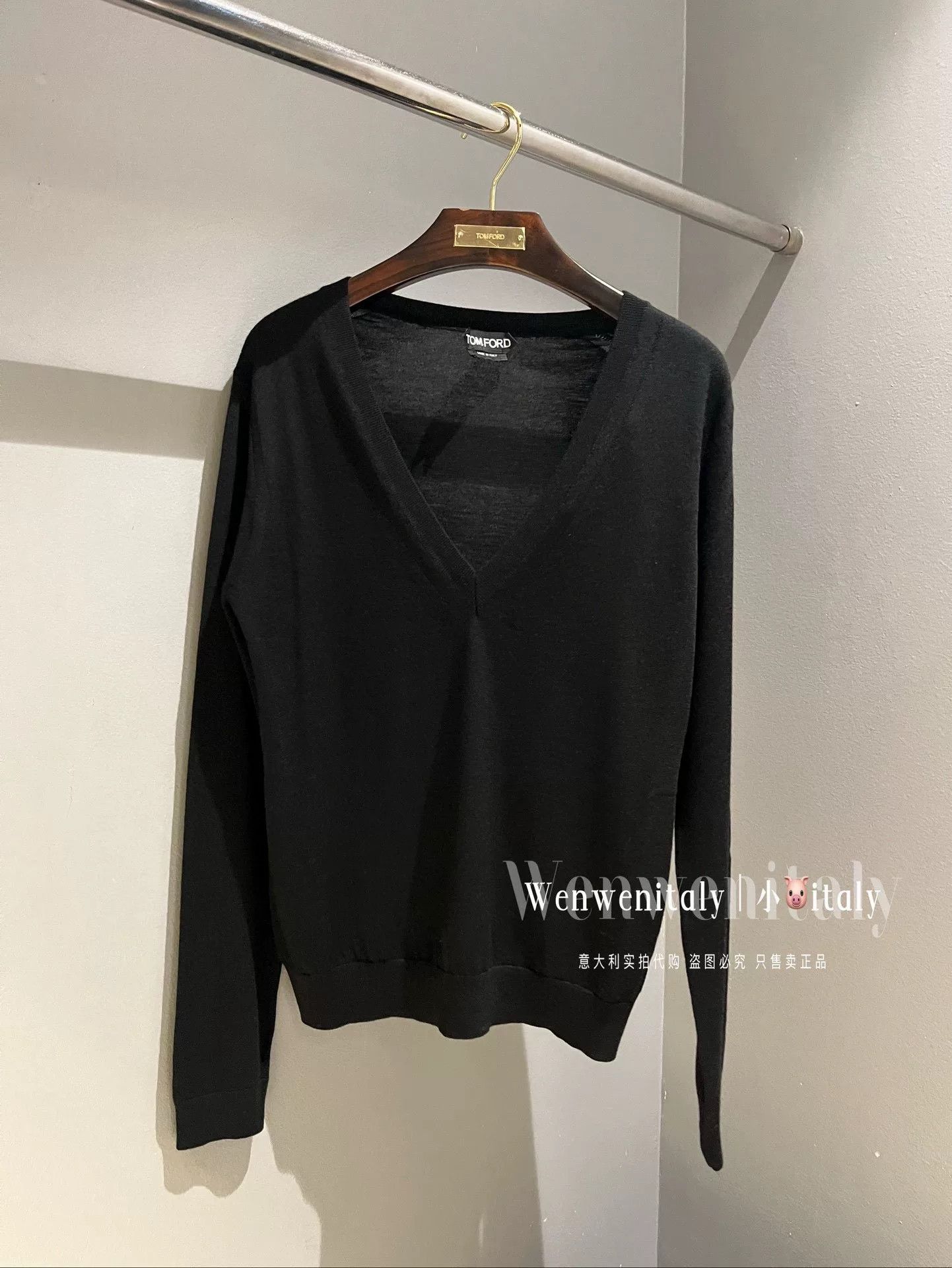 Tom Ford women's black v-neck wool knit sweater Size US M / EU 48-50 / 2 - 1 Thumbnail