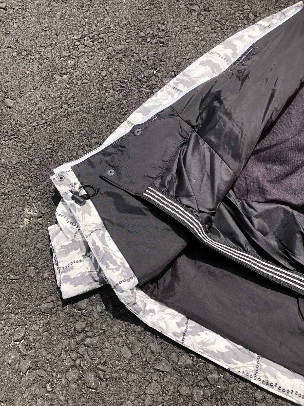 Japanese Brand Japanese Brands Kissmark Camo Colourway Ski Jacket Size US L / EU 52-54 / 3 - 11 Thumbnail