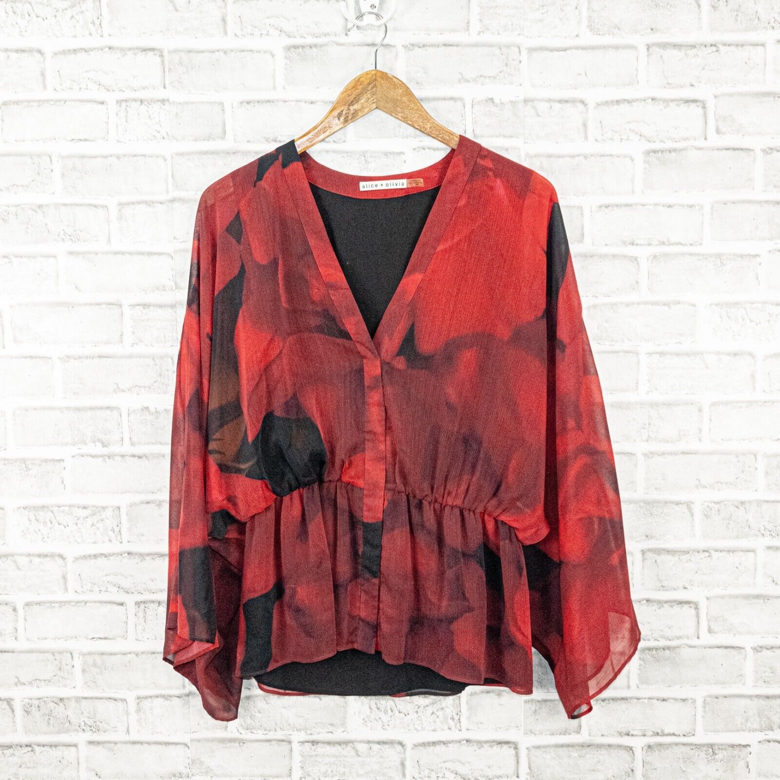 Alice + Olivia Alice + Olivia Women's V-neck Blouse Red Black Rose Medium Size M / US 6-8 / IT 42-44 - 6 Thumbnail