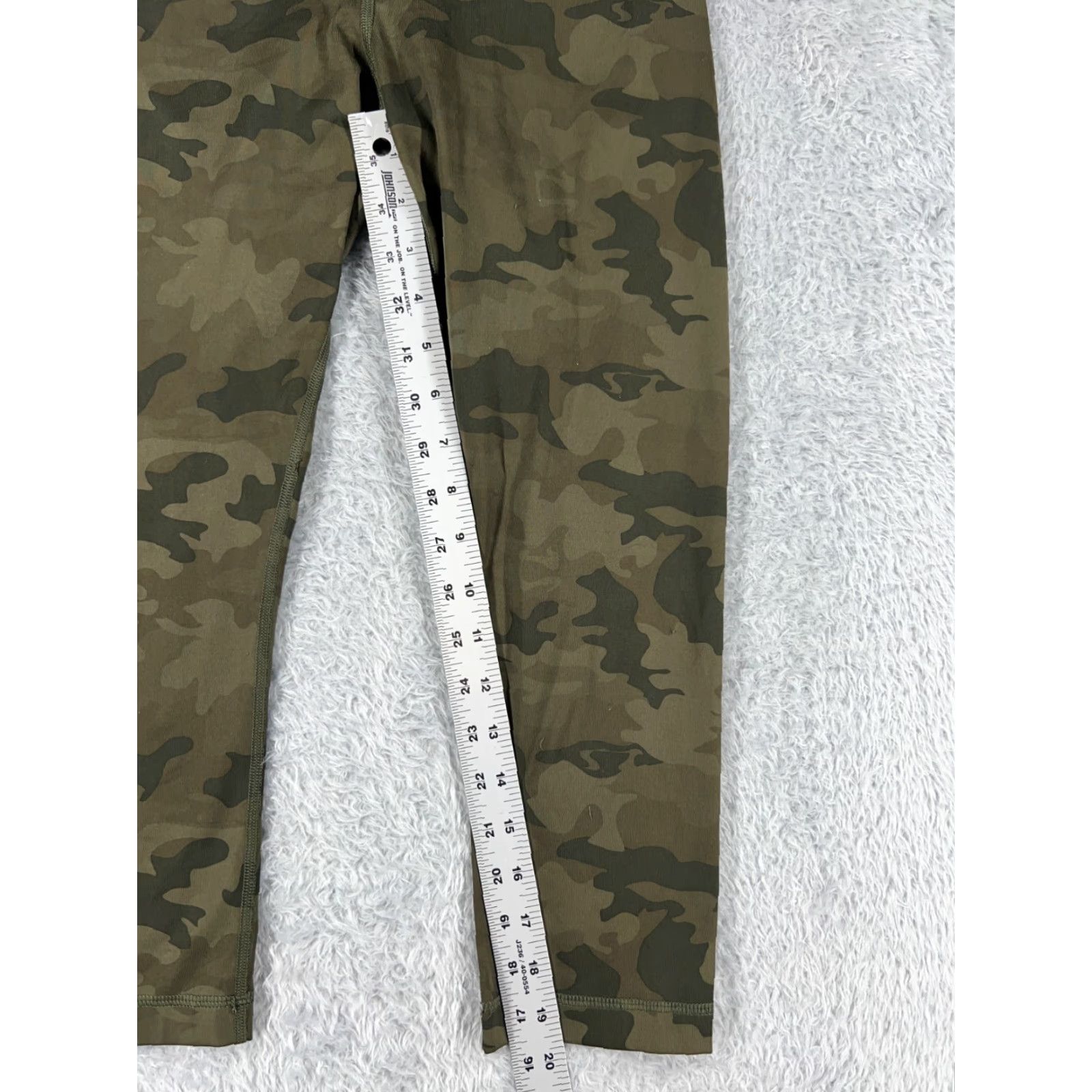 Lululemon Lululemon Wunder Under Pants Womens 4 Green Camo Cropped 21" Inseam Yoga Activewear Stretch Wunder Under Crop Green Camouflage Sneakers? Size 27" / US 4 / IT 40 - 5 Thumbnail
