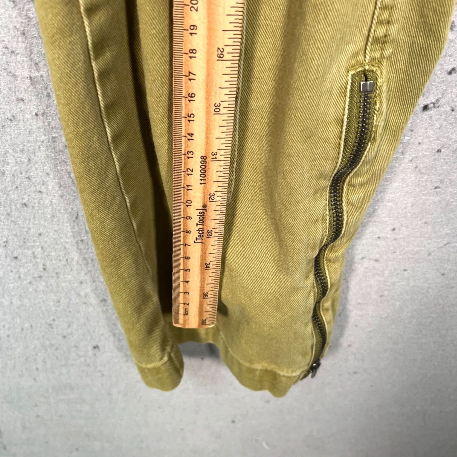 Olive Standard Cloth Mens Size Large Olive Green Cargo Pants With Zip Ankles Size US 33 - 7 Thumbnail