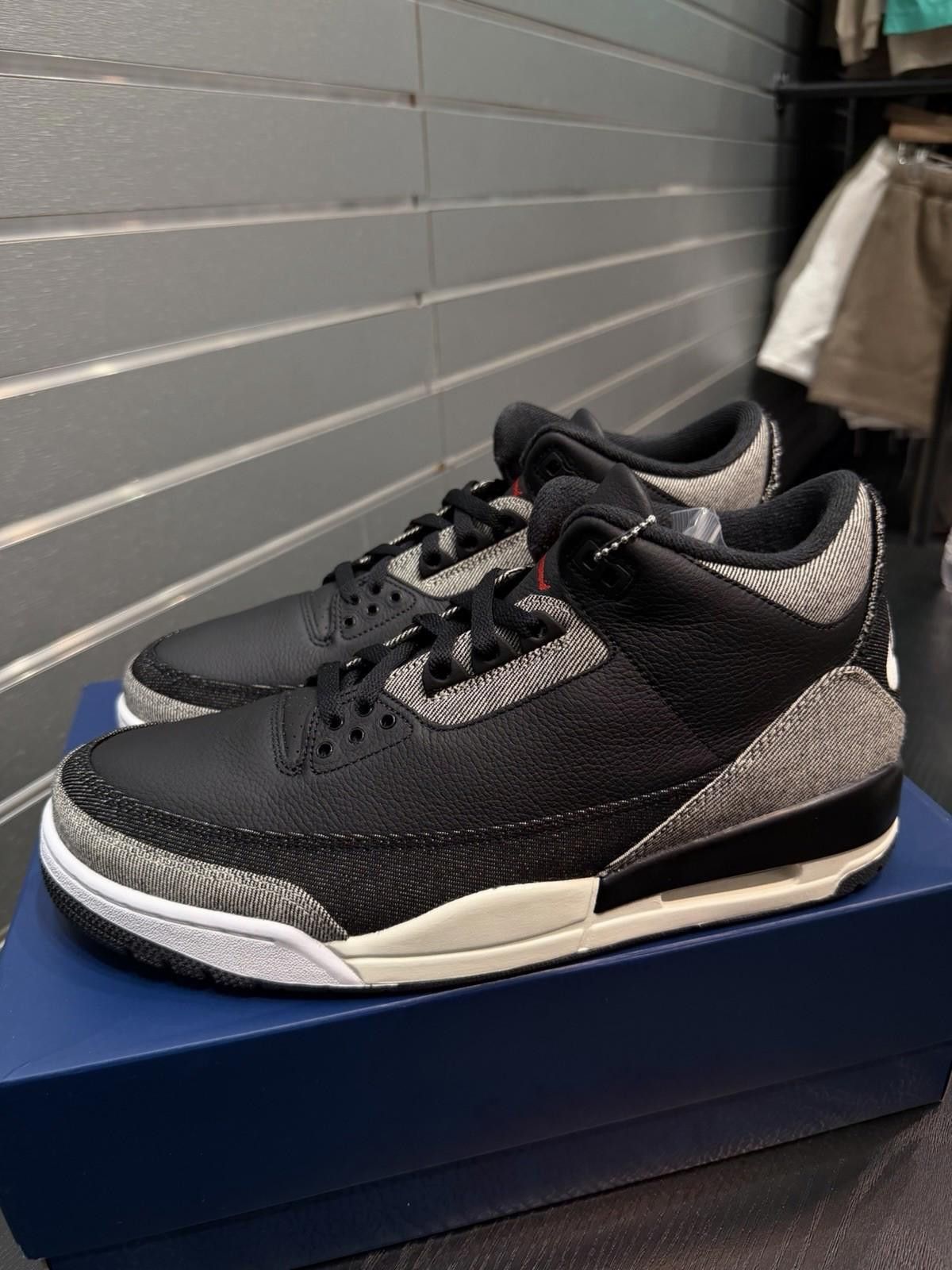 Jordan Brand Nike Air Jordan 3 Retro Levi’s Black IR0914-400 Men’s (12) Size US 12 / EU 45 - 2 Thumbnail