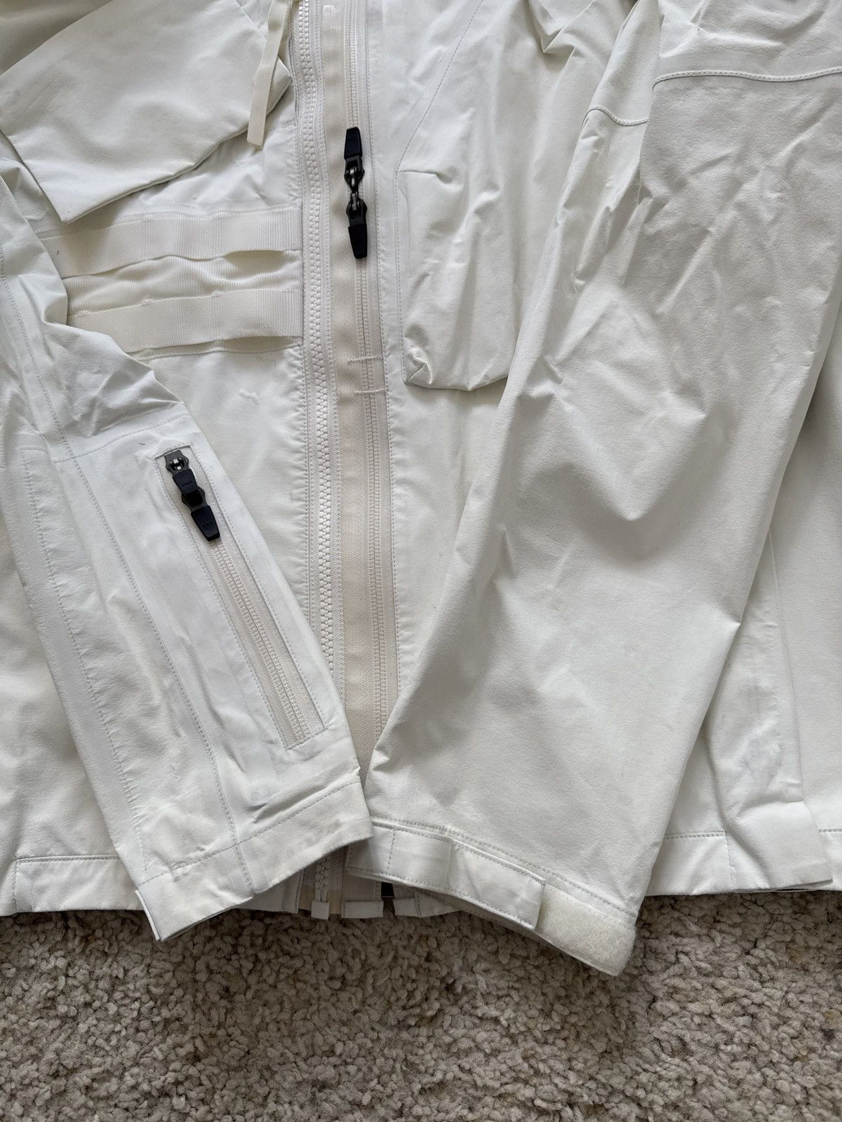 Acronym Acronym J47TS-GT-WHT WHITE S Small Size US S / EU 44-46 / 1 - 6 Thumbnail