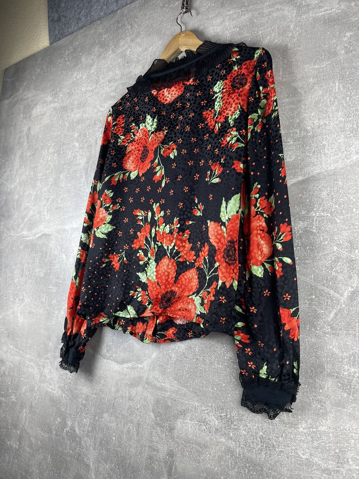 Dolce & Gabbana D&G Dolce & Gabbana Sheer Floral Silk Lace Ruffled Blouse Size L / US 10 / IT 46 - 7 Thumbnail