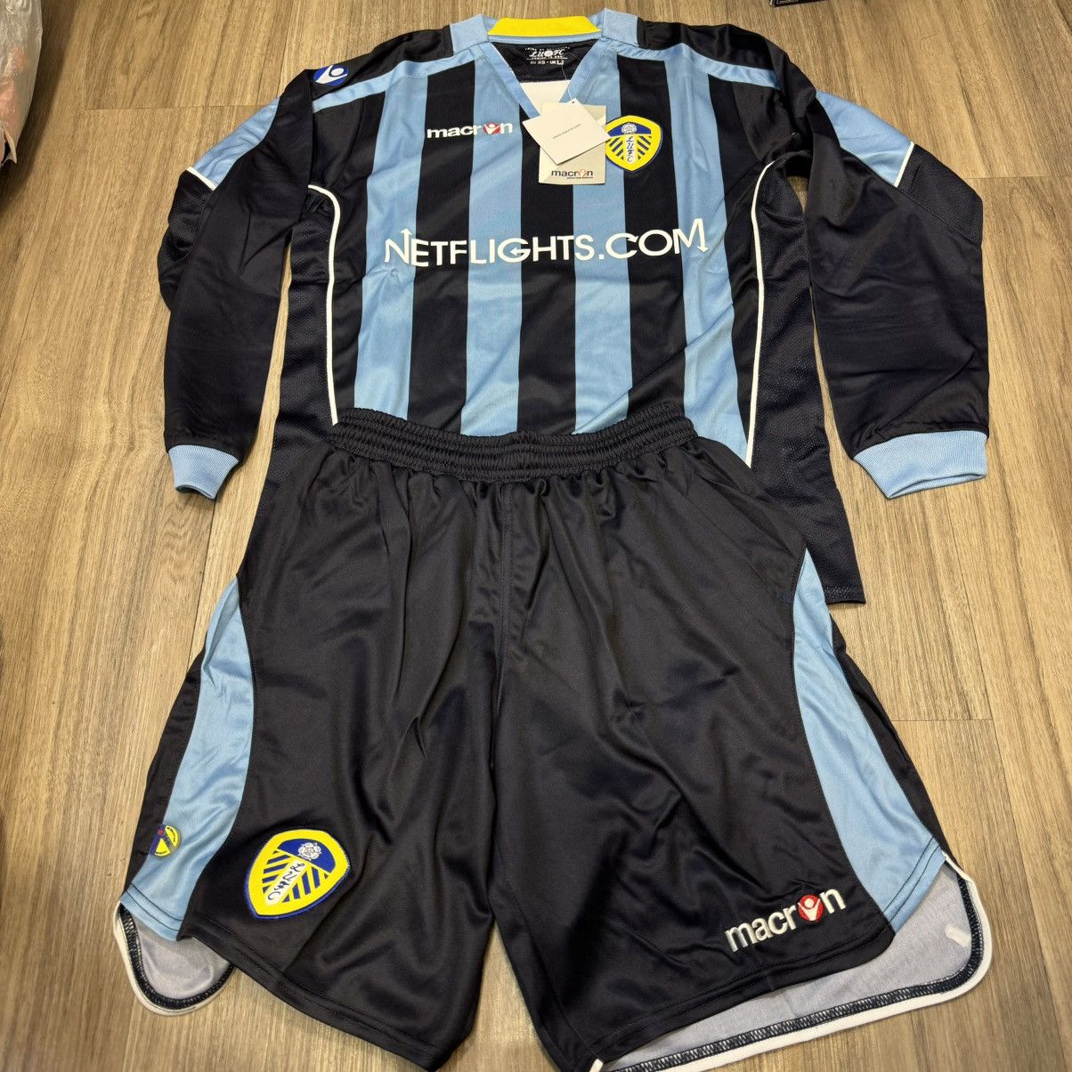 Macron Leeds United 08/09 Longsleeves set (Bnwt) Size US XS / EU 42 / 0 - 1 Thumbnail