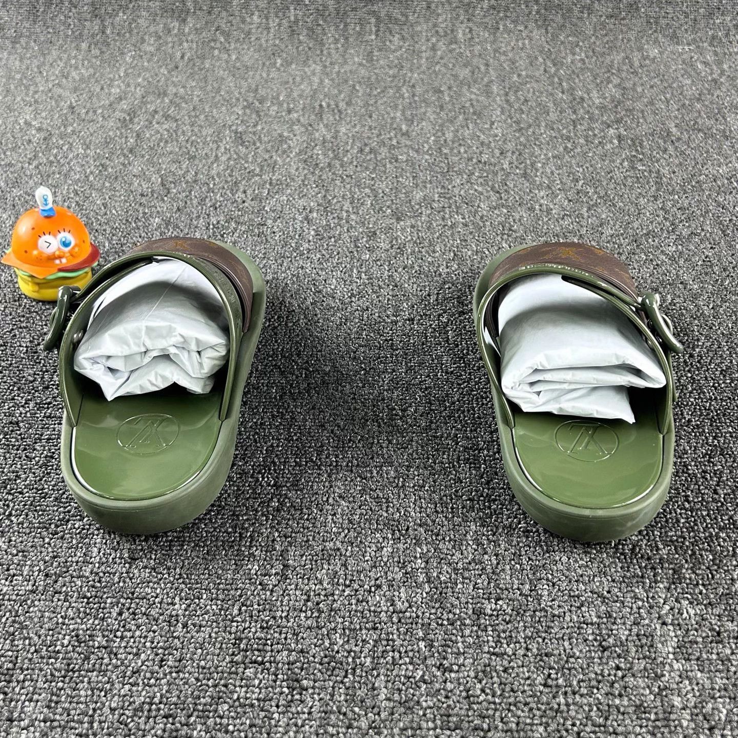 Louis Vuitton LV Green Monogram Slippers Women's 35 Size US 4 / IT 34 - 5 Thumbnail