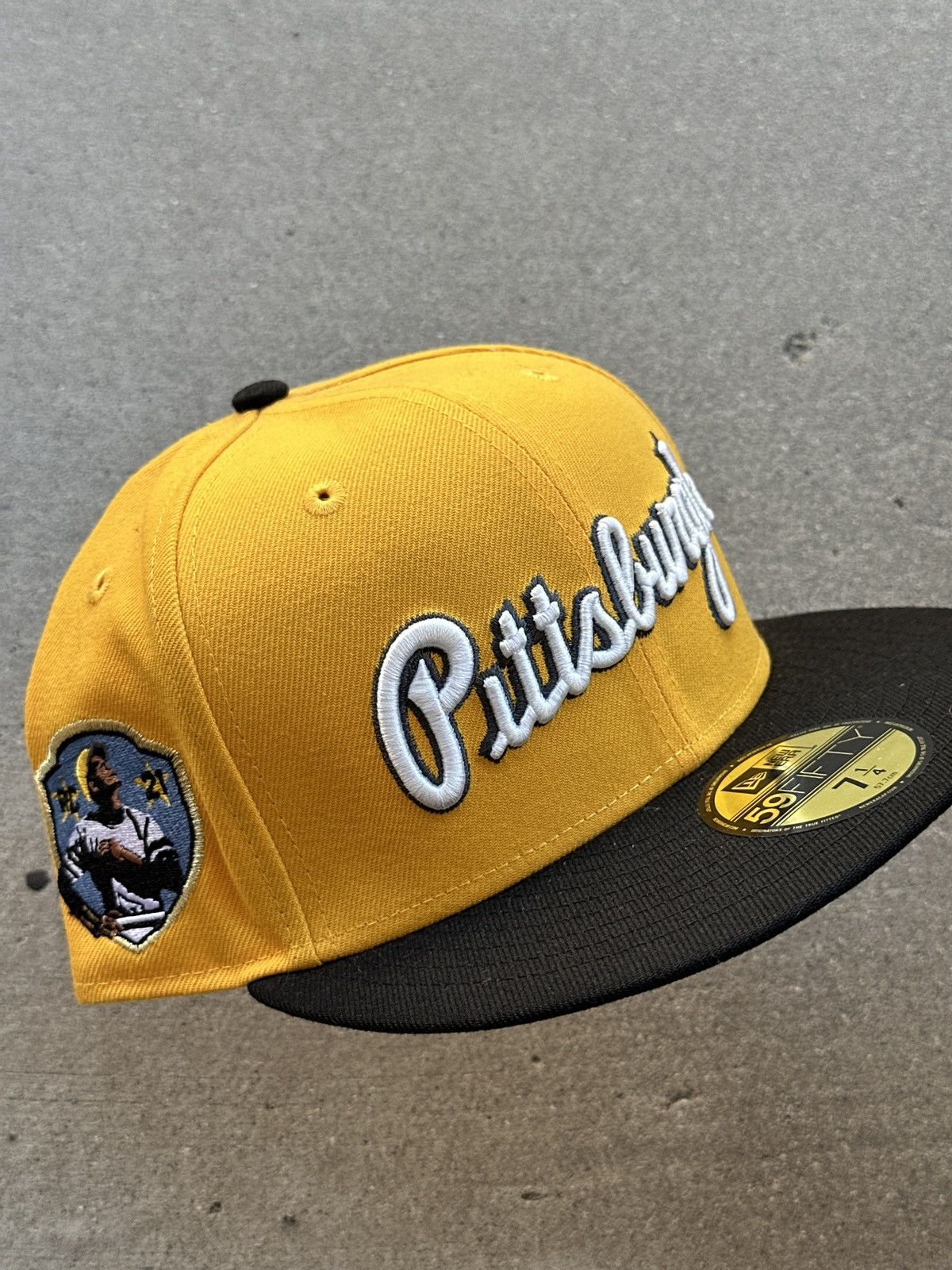 MLB × New Era Pittsburgh Pirates Clemente Script Two Tone Fitted Hat 7 ...
